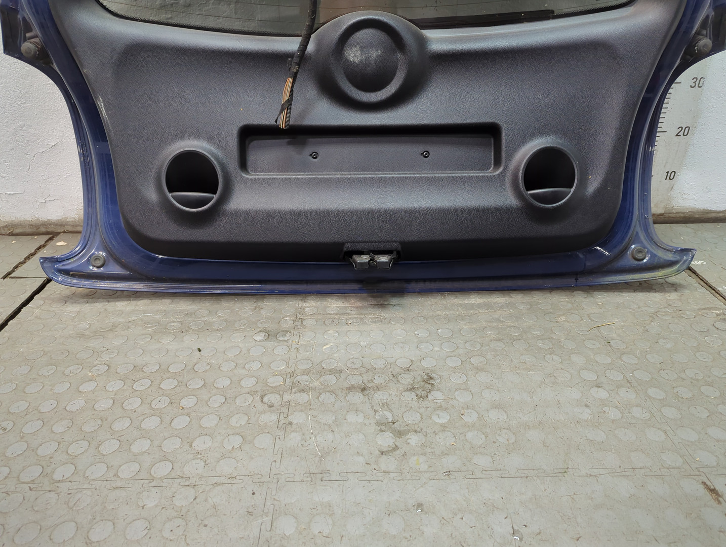 Дверь багажника