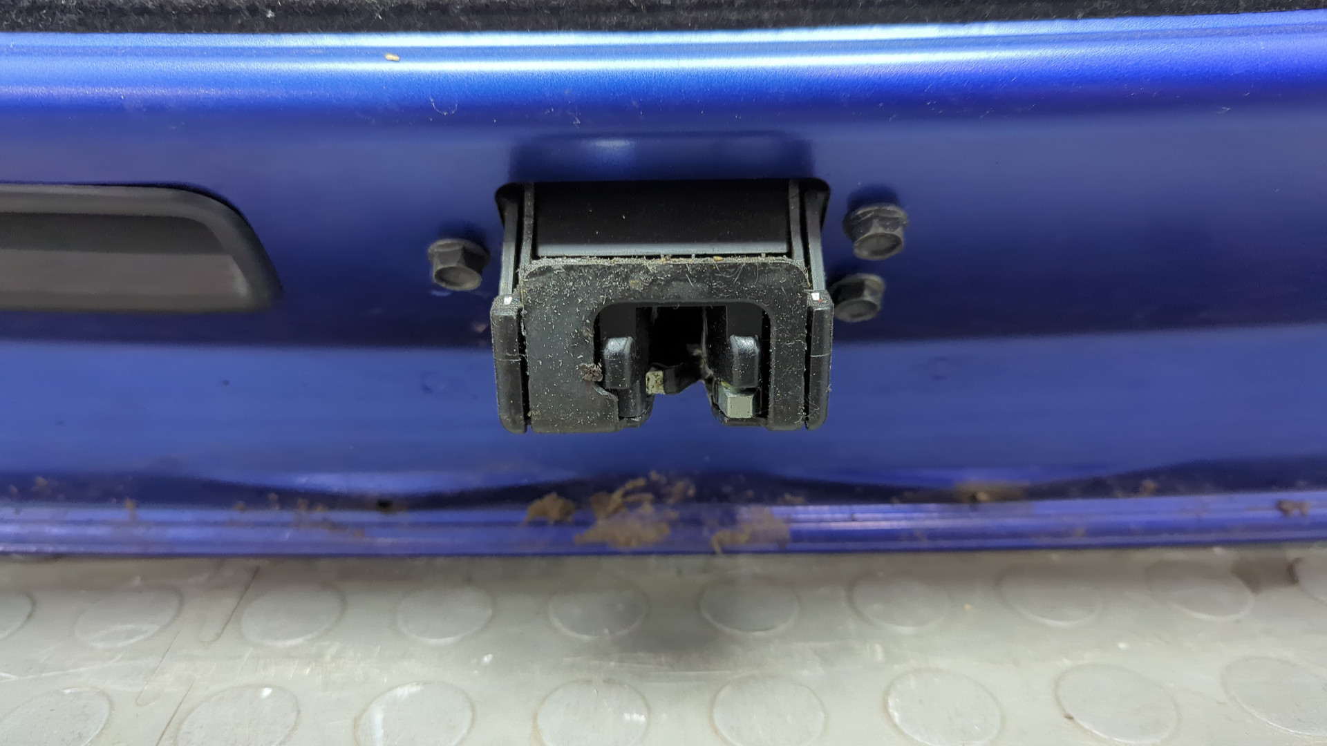 Дверь багажника