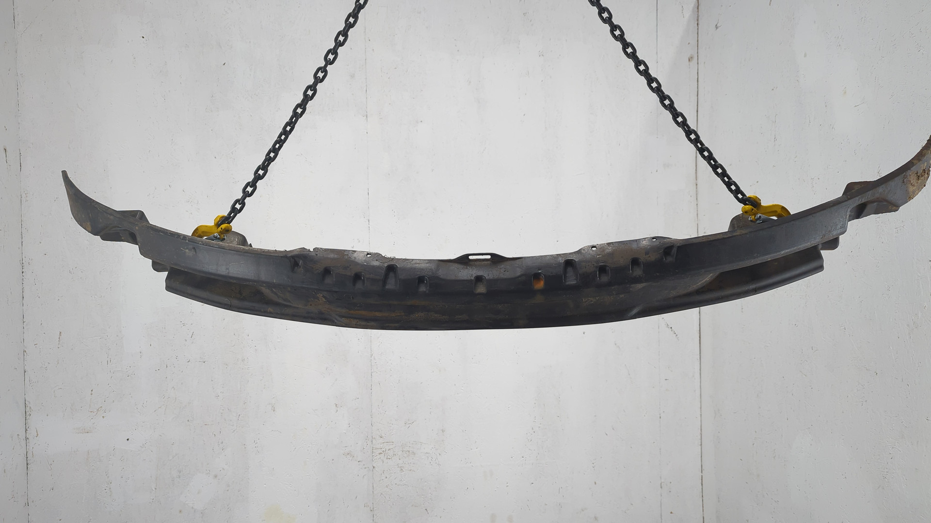 Усилитель переднего бампера