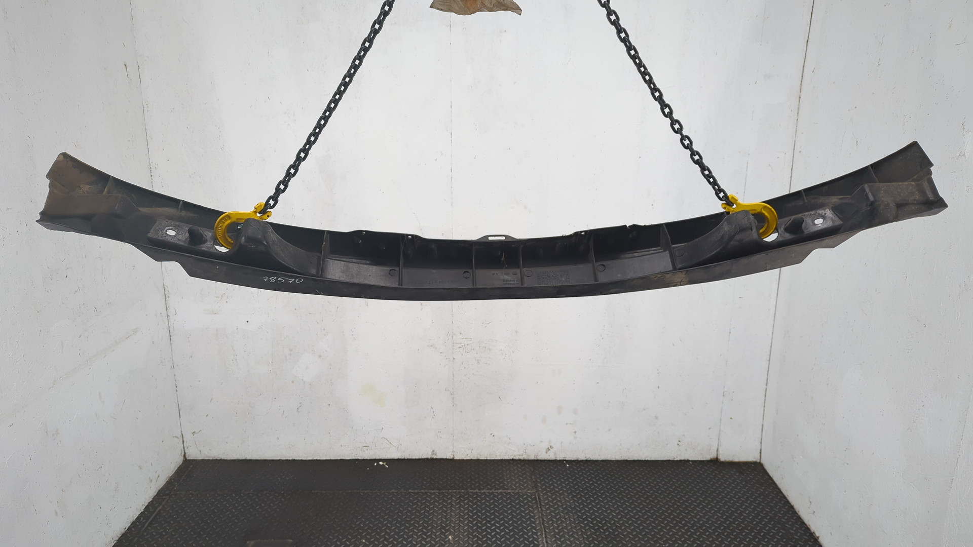 Усилитель переднего бампера