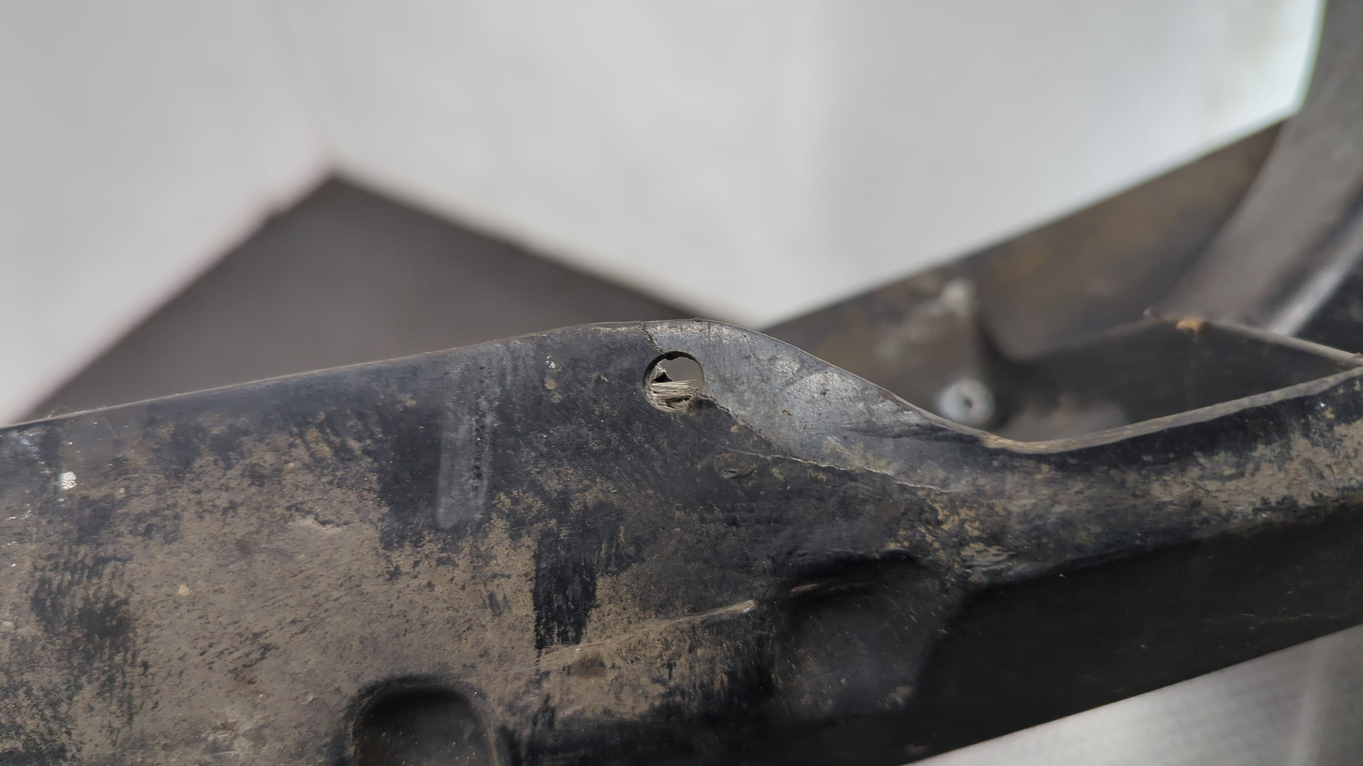 Усилитель переднего бампера