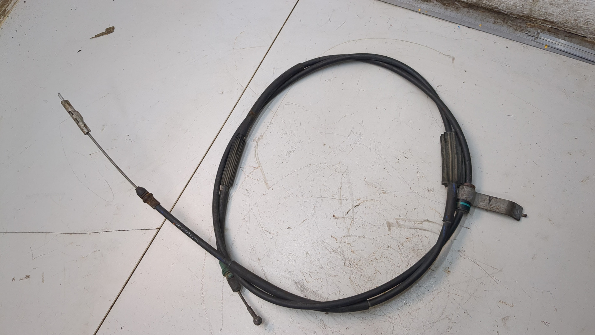 Трос стояночного тормоза