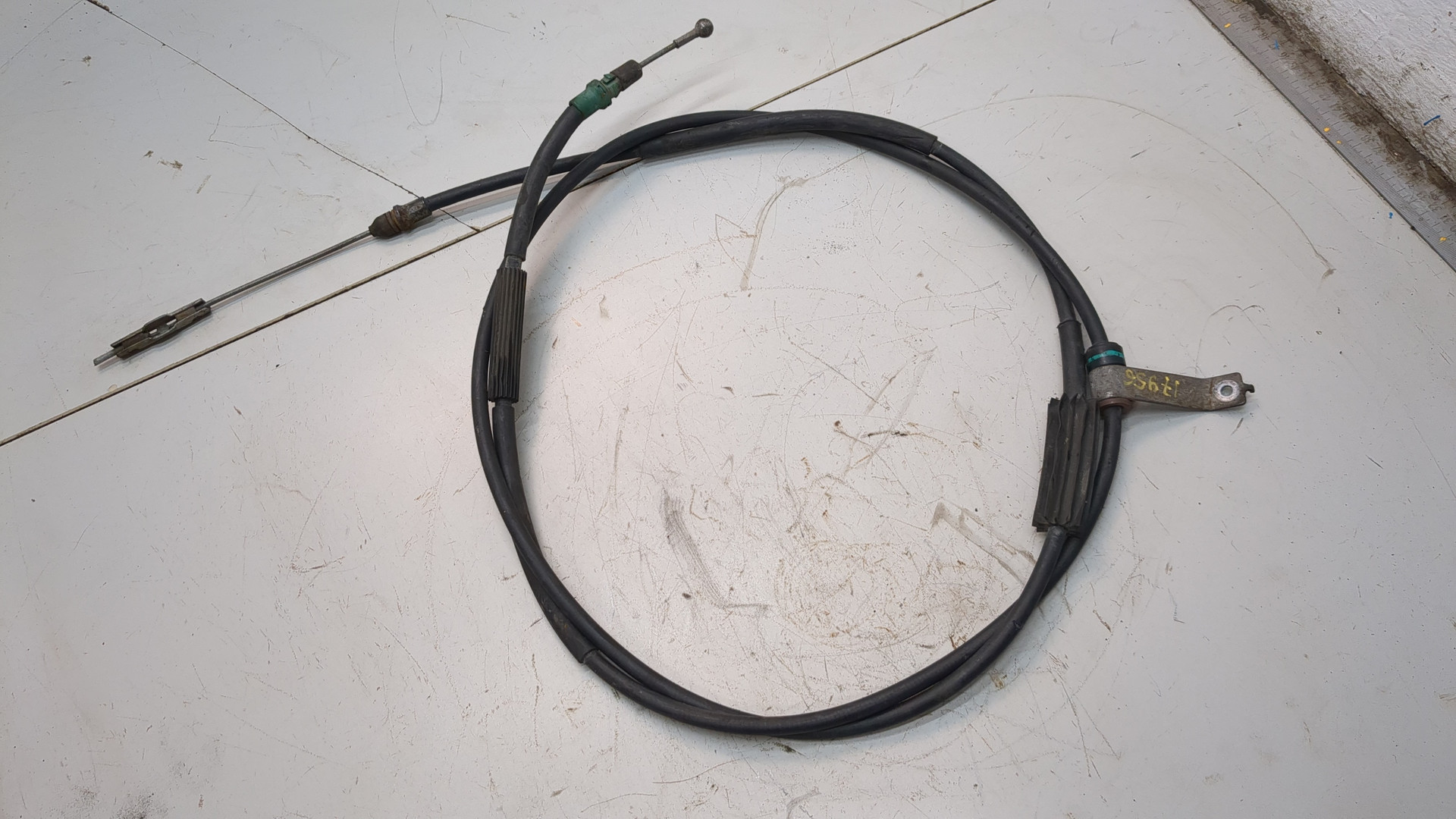 Трос стояночного тормоза