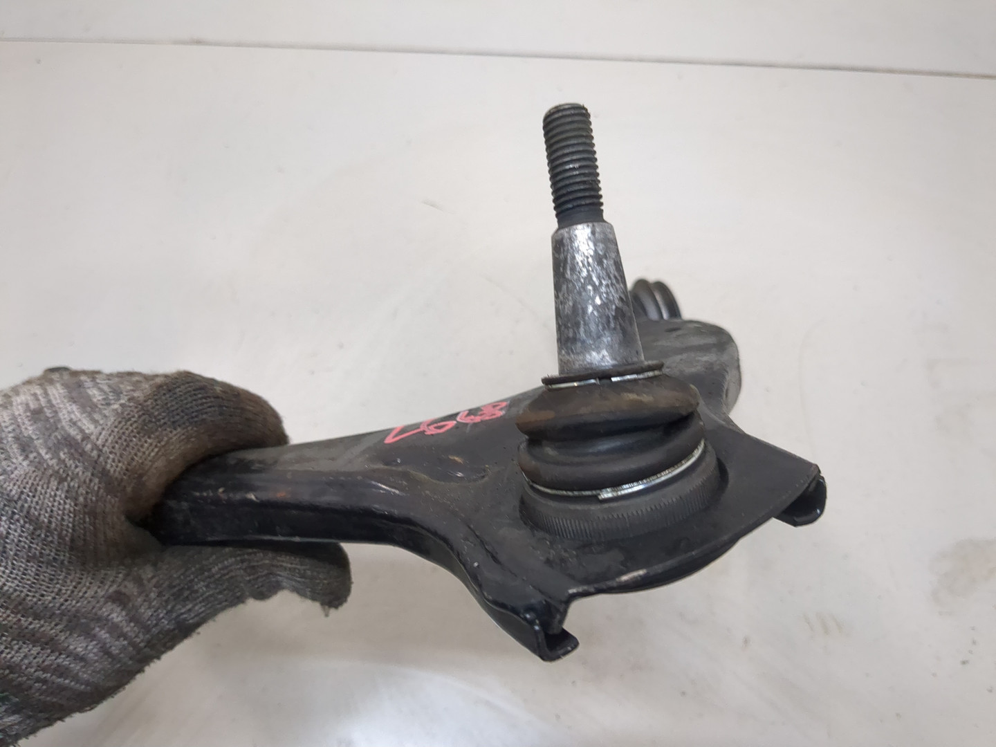 Рычаг передний правый