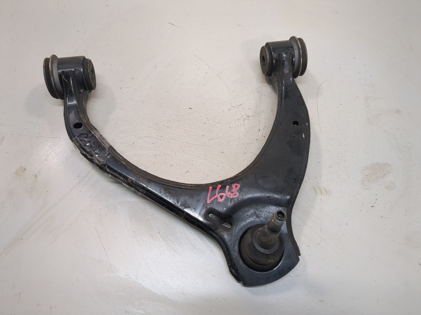 Рычаг передний правый