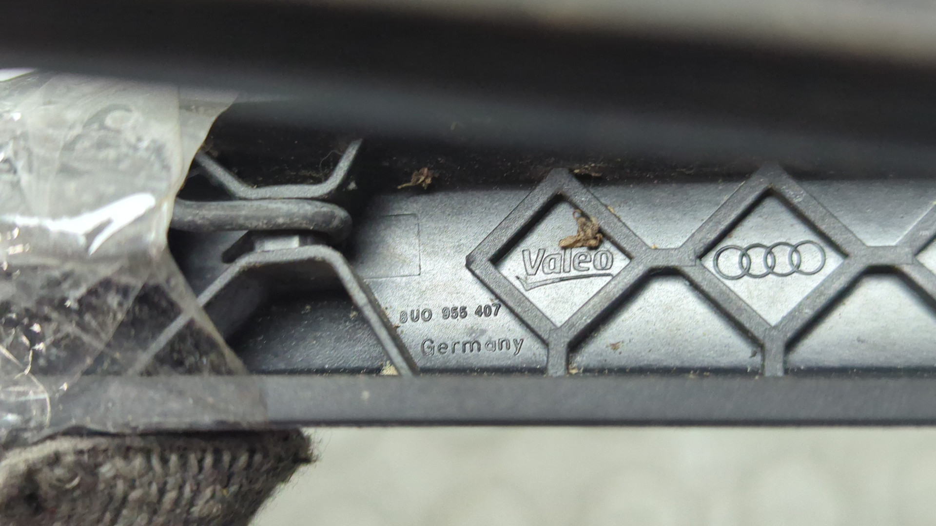 Поводок стеклоочистителя заднего