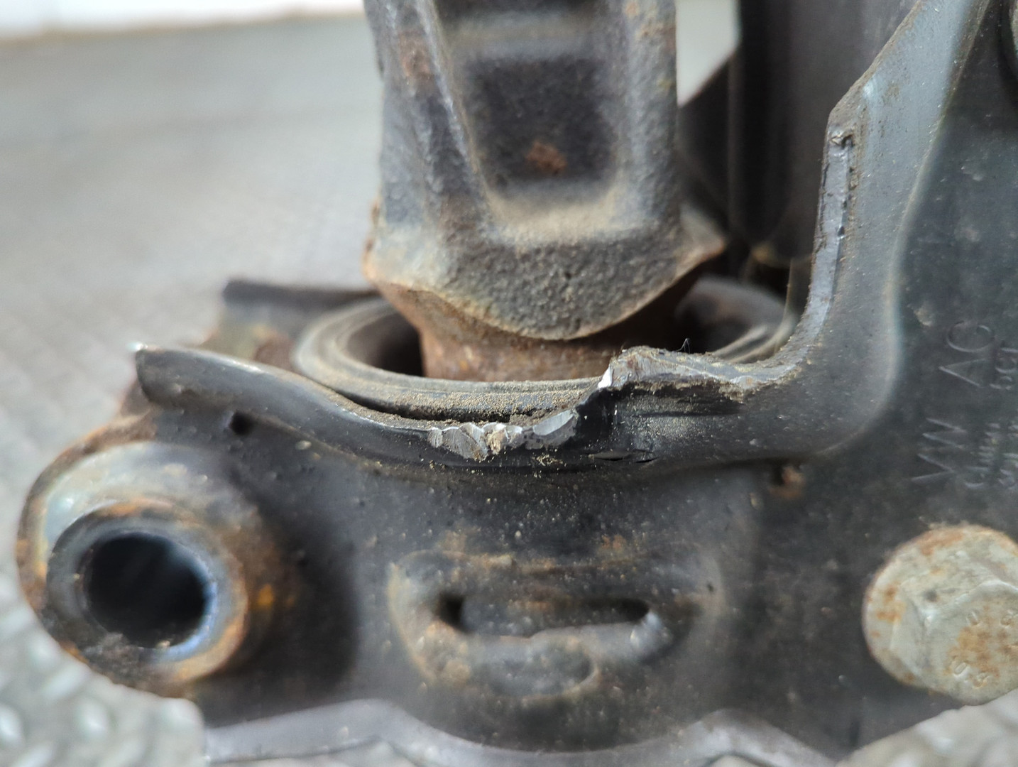 Балка подмоторная