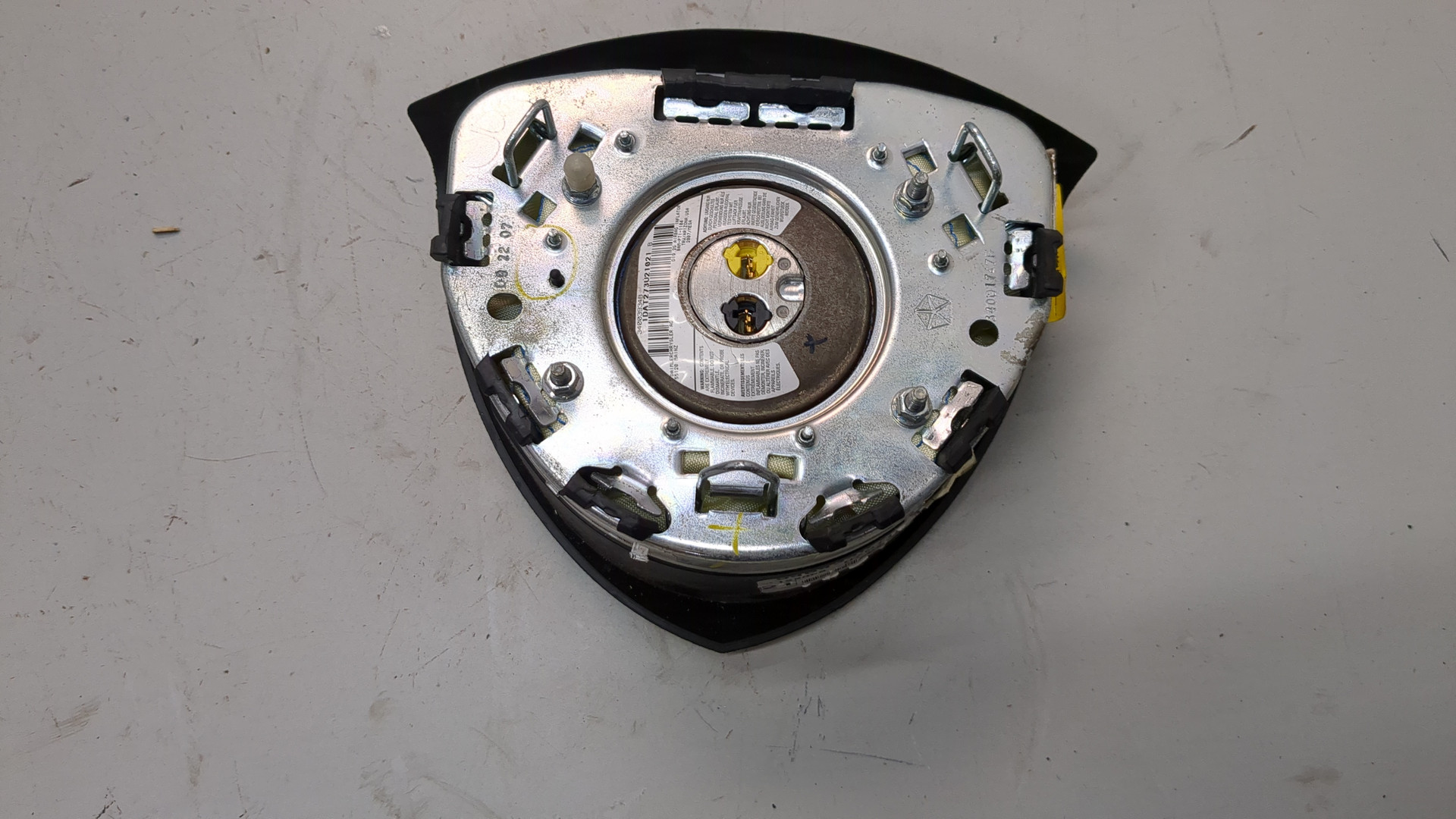 Подушка безопасности в рулевое колесо