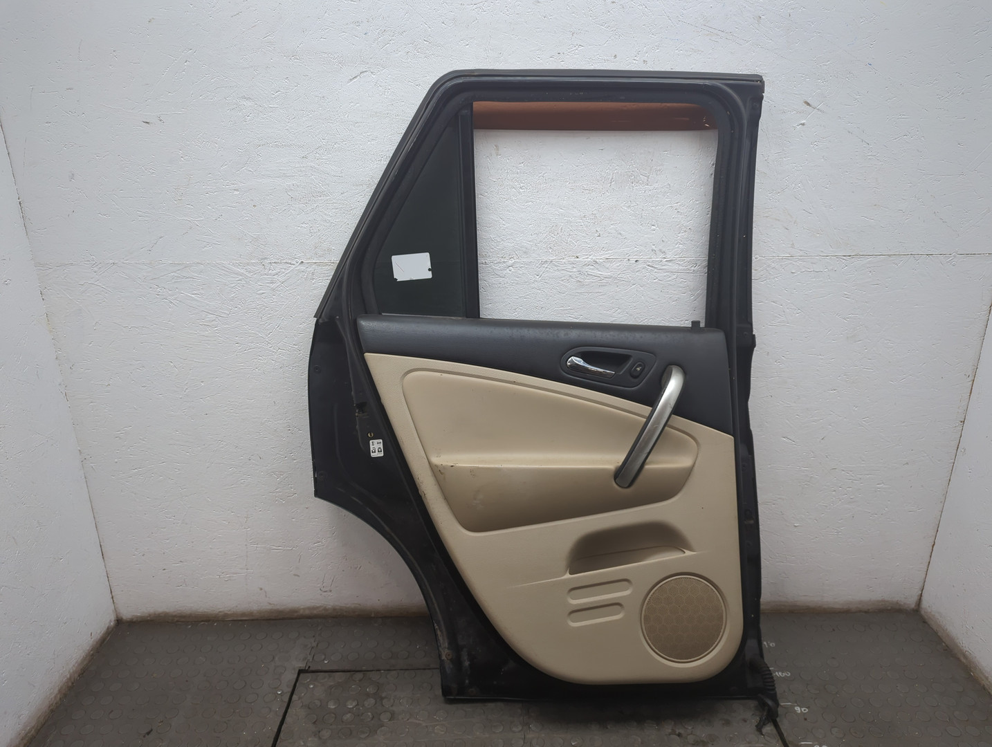 Дверь задняя левая