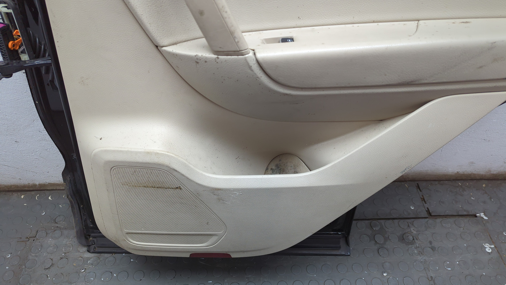 Дверь задняя правая