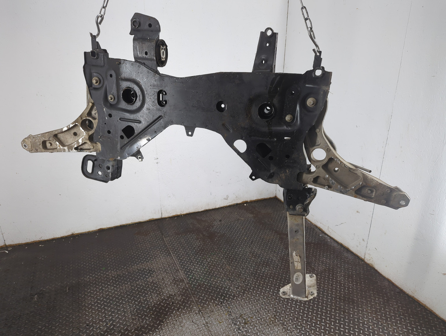 Балка подмоторная