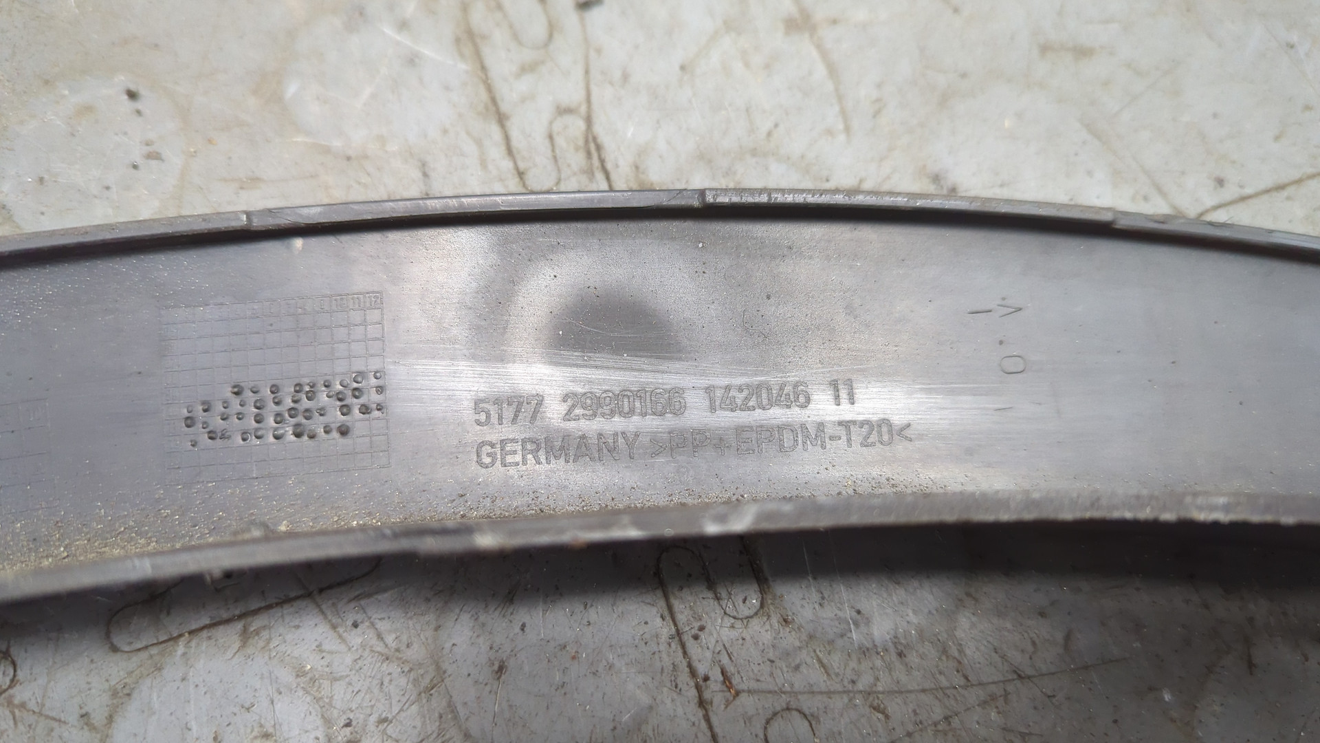 Накладка переднего крыла правого