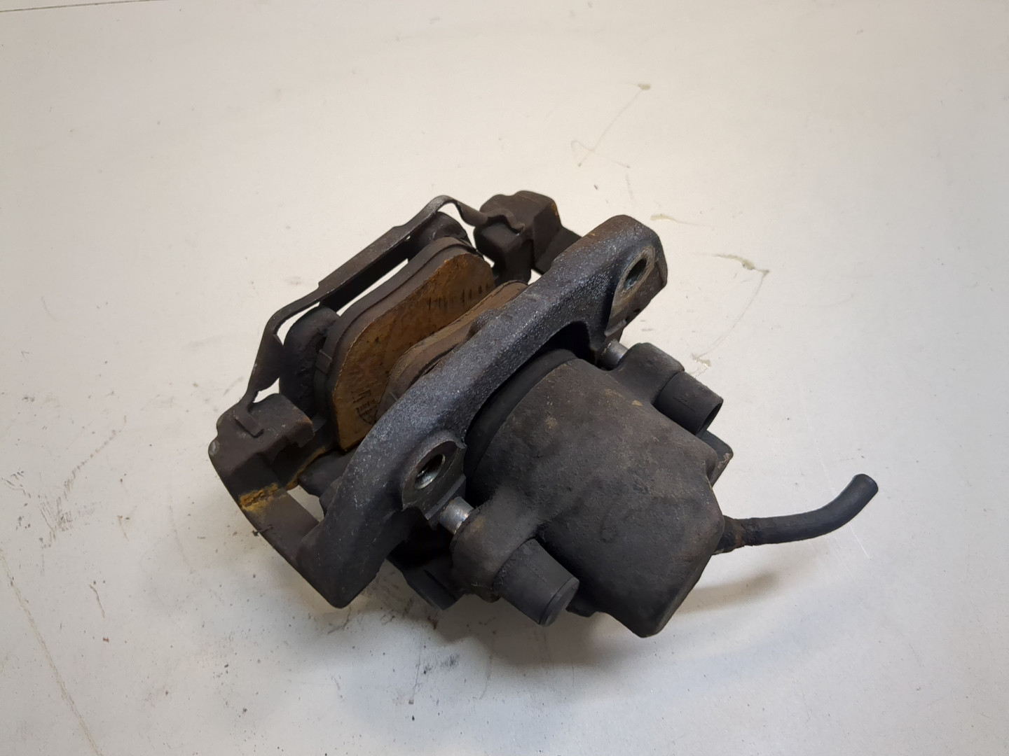 Суппорт передний правый