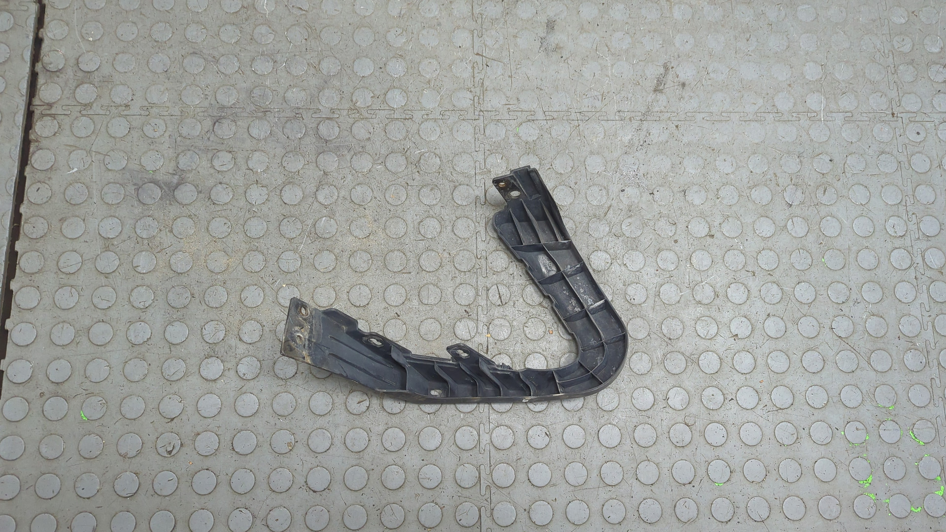 Кронштейн фар левый