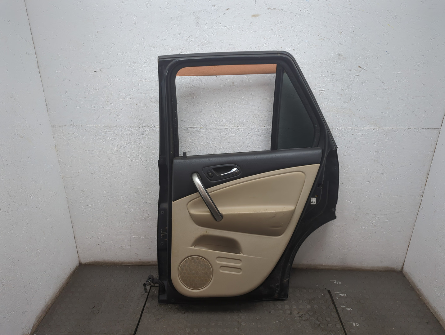 Дверь задняя правая