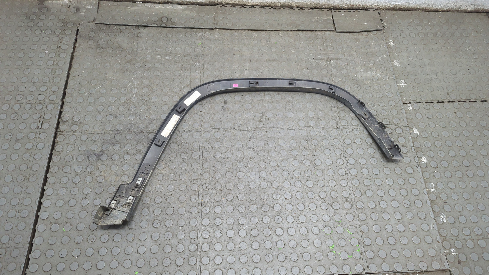 Накладка переднего крыла левого