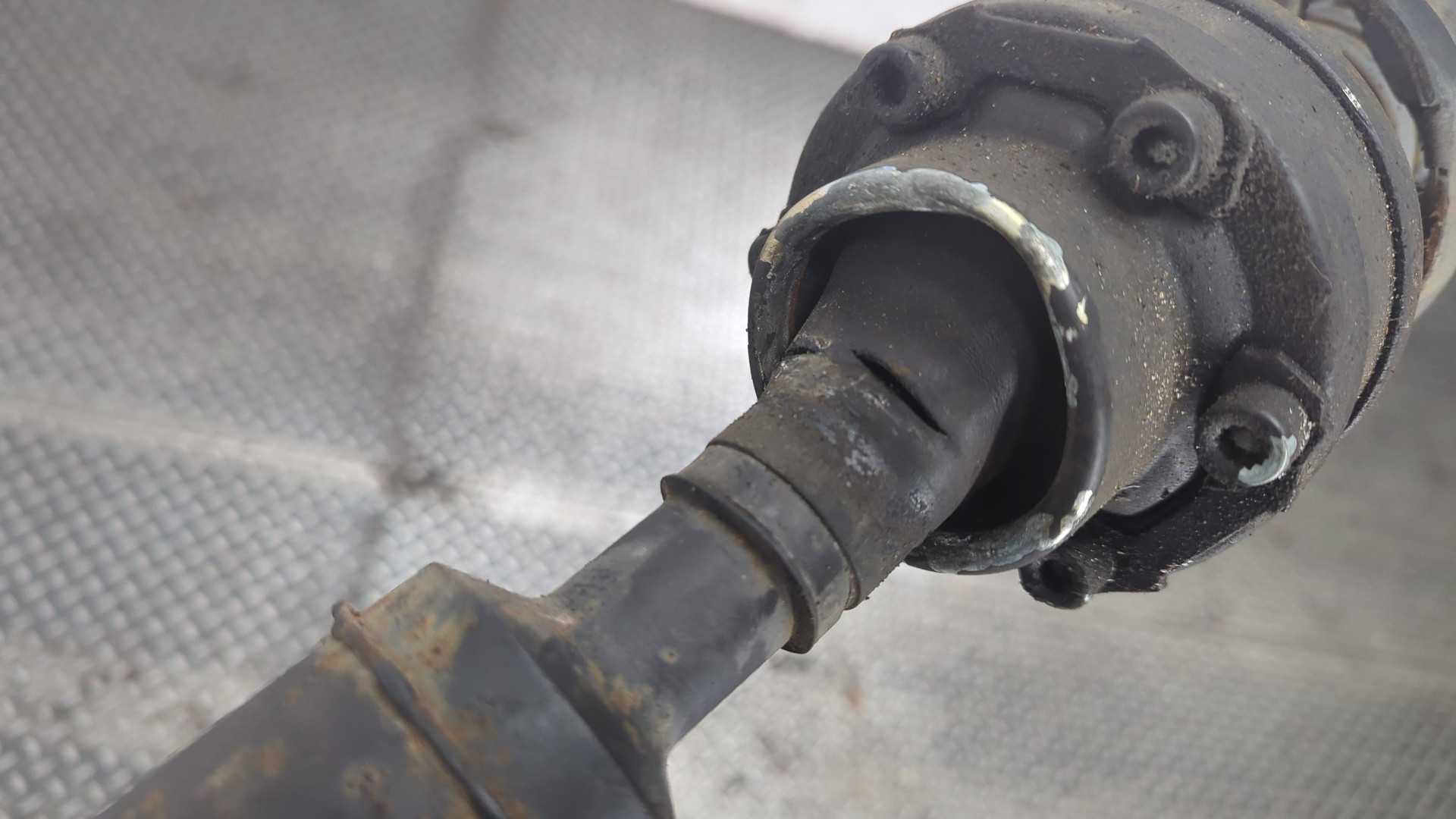 Вал карданный задний