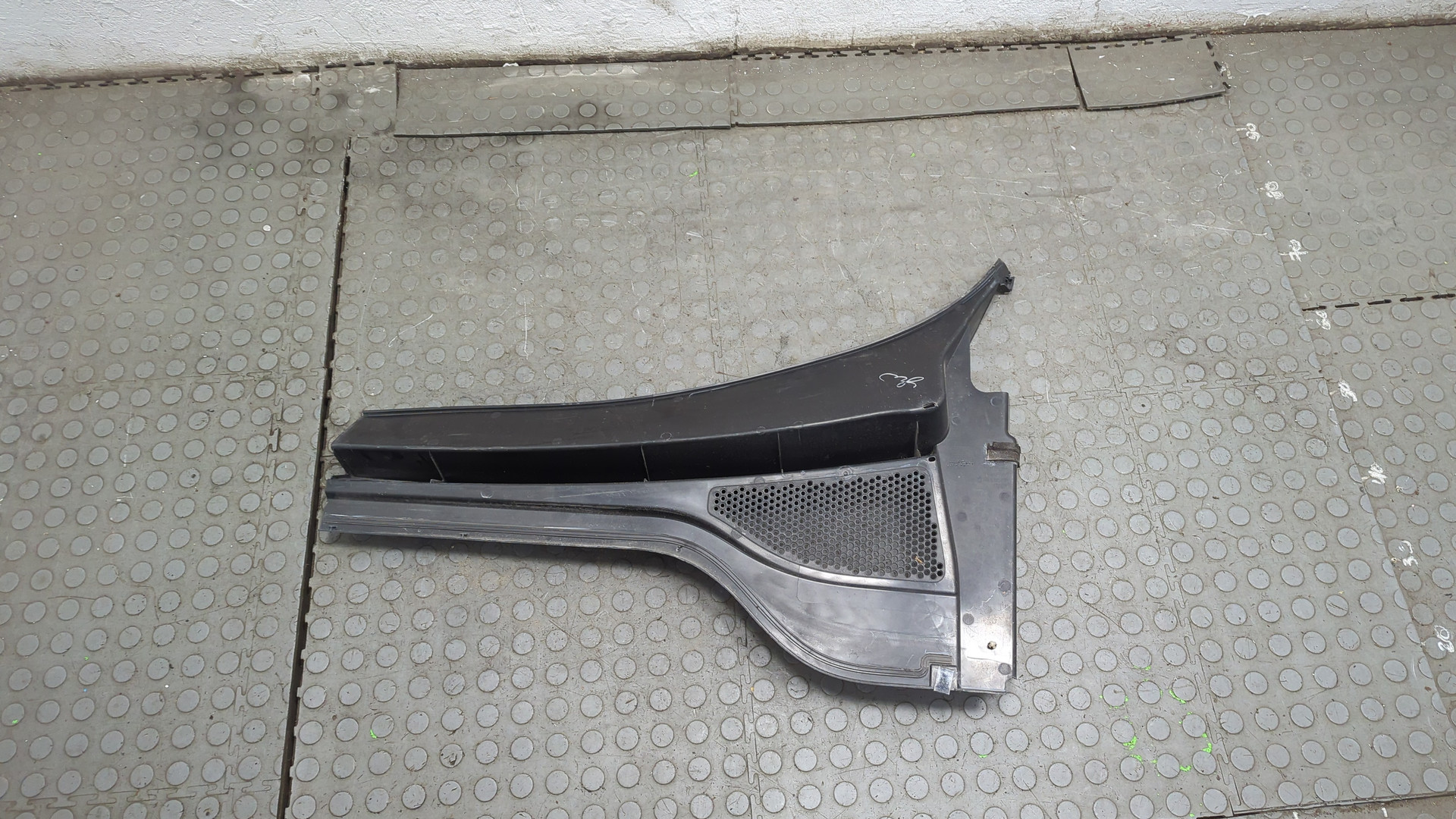 Решетка стеклоочистителей (Жабо)