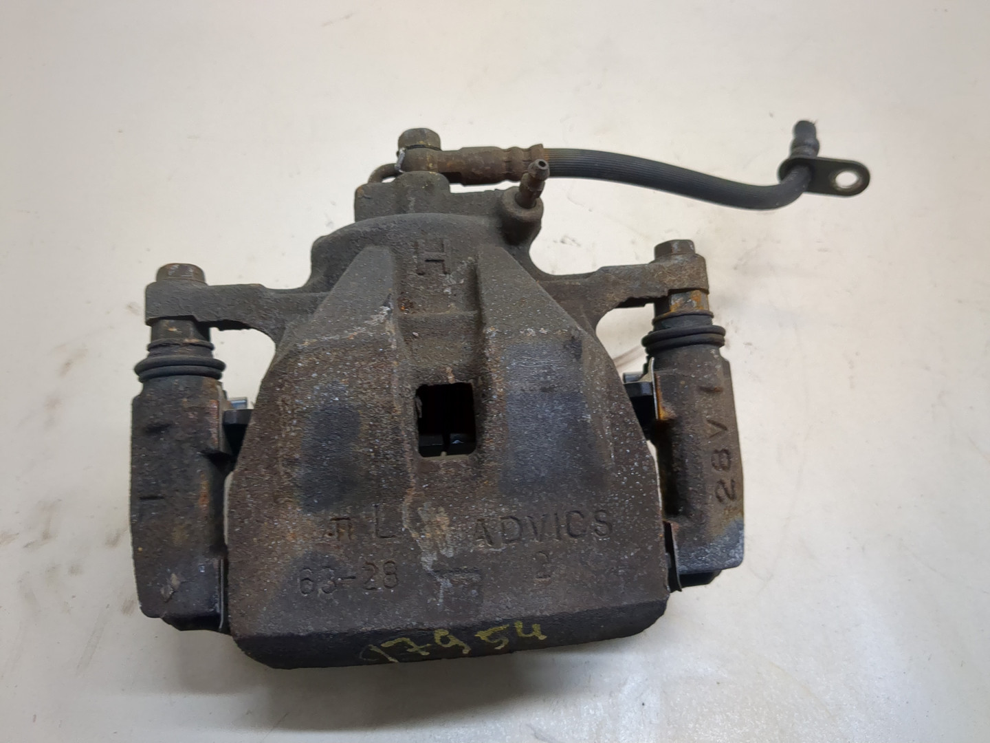 Суппорт передний левый