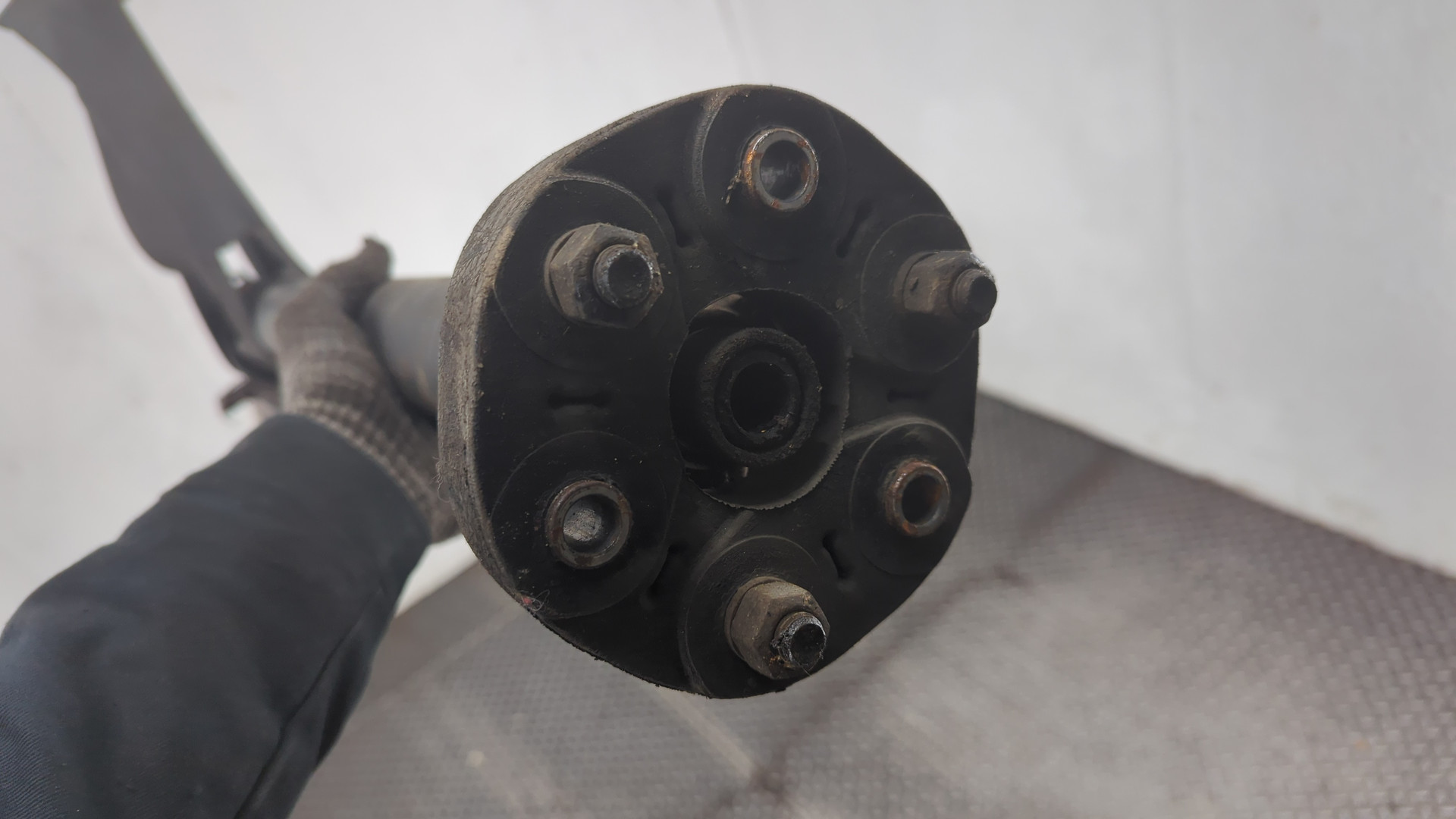 Вал карданный задний