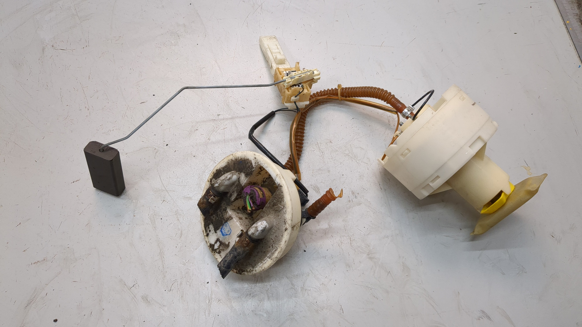 Насос топливный электрический