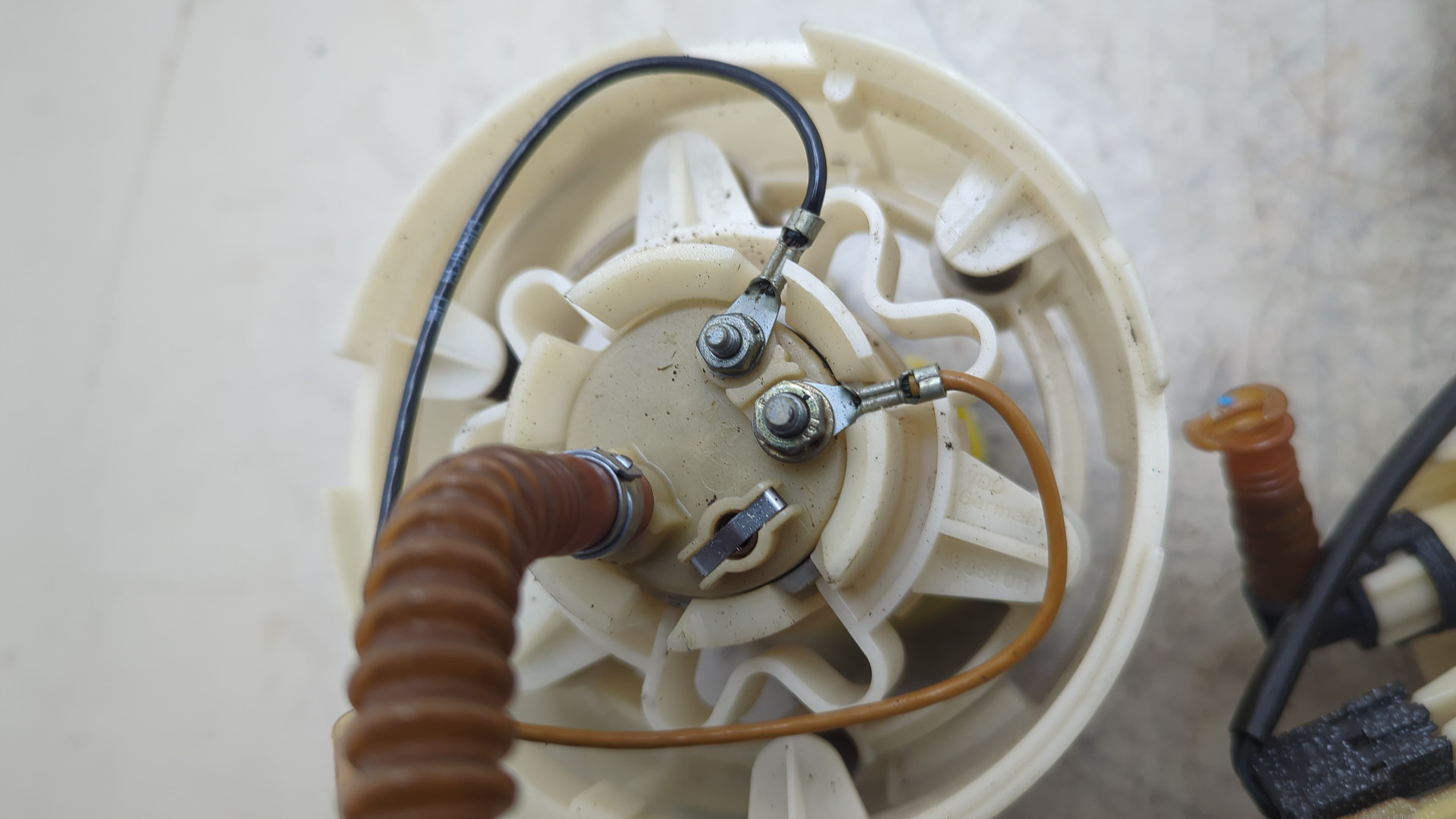 Насос топливный электрический