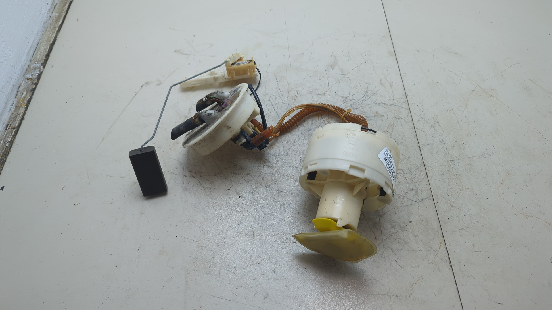 Насос топливный электрический