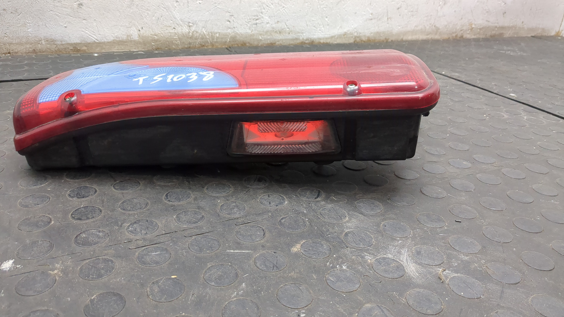 Фонарь задний левый