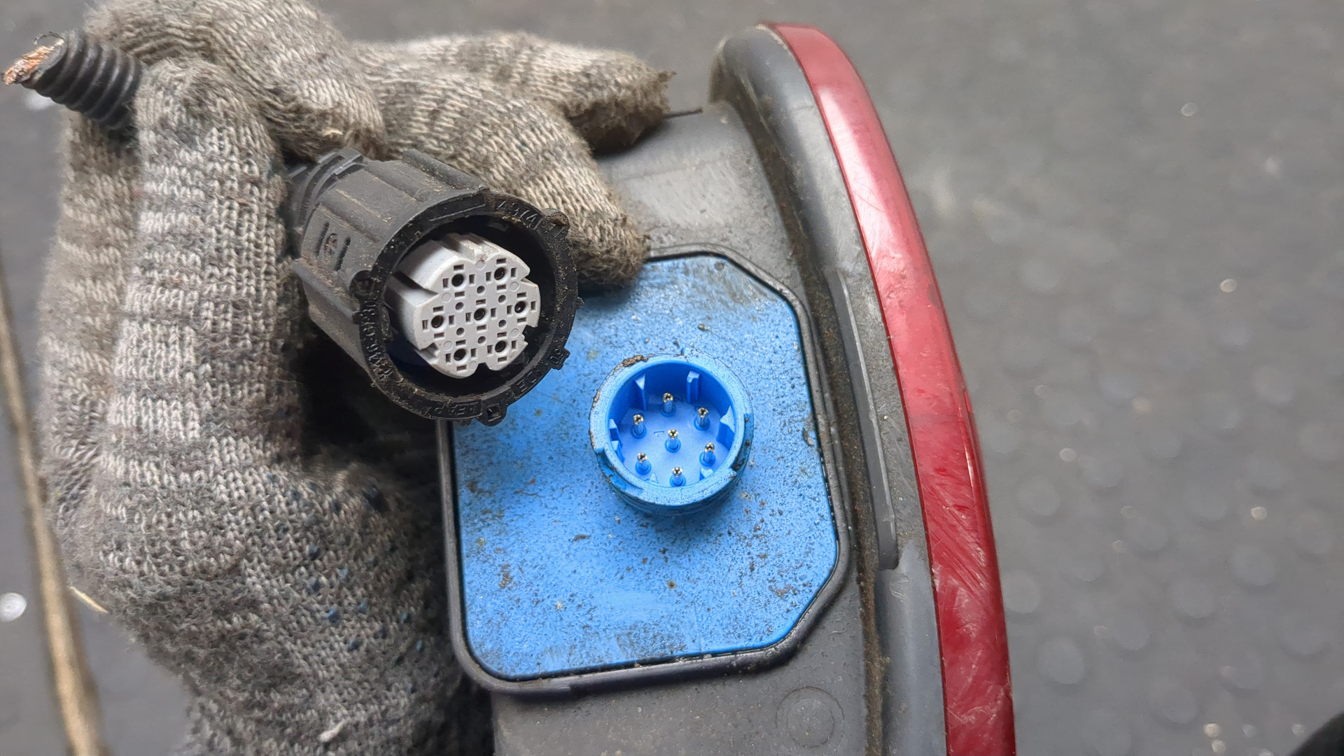 Фонарь задний левый