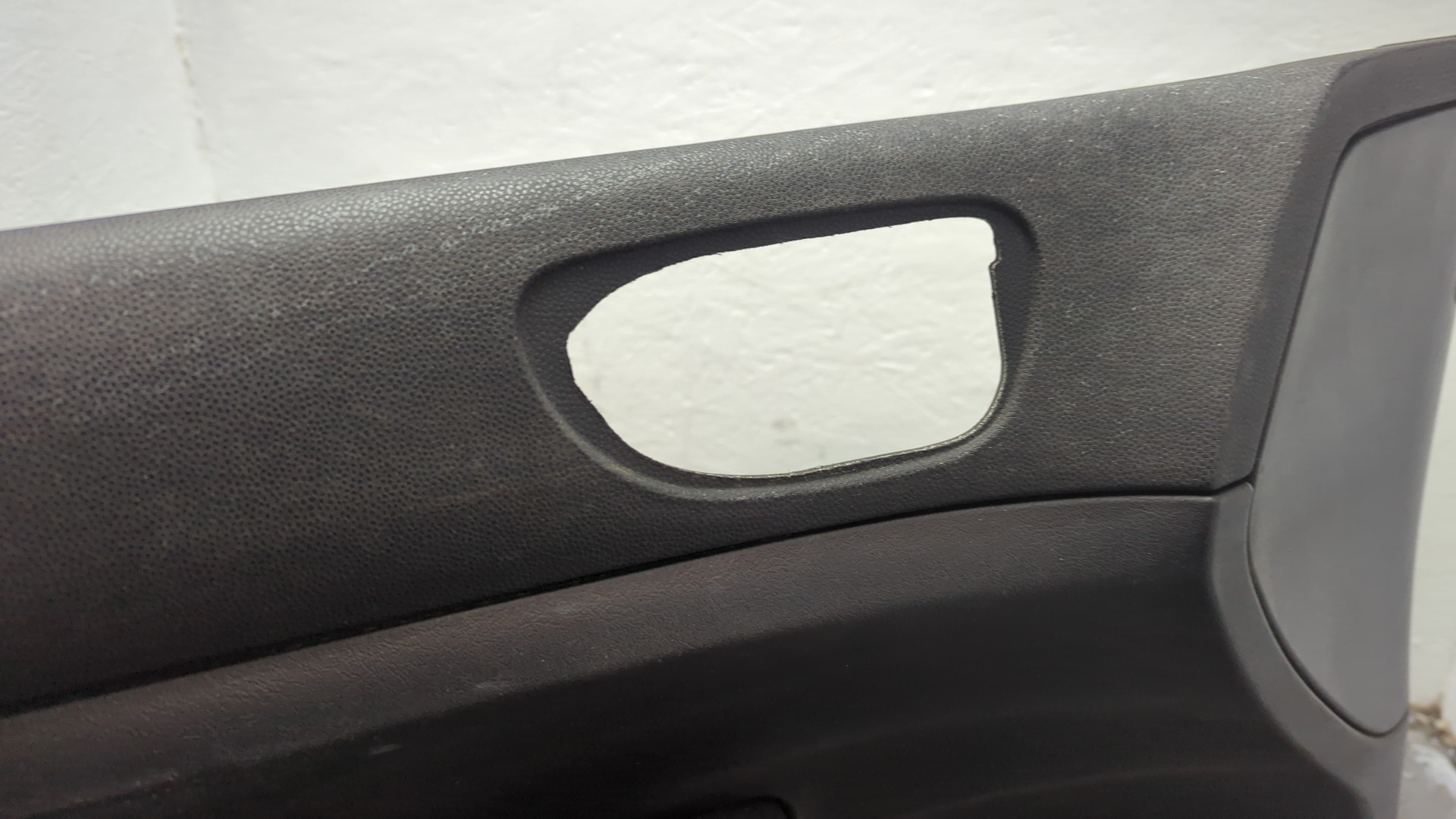 Обшивка двери передней левой