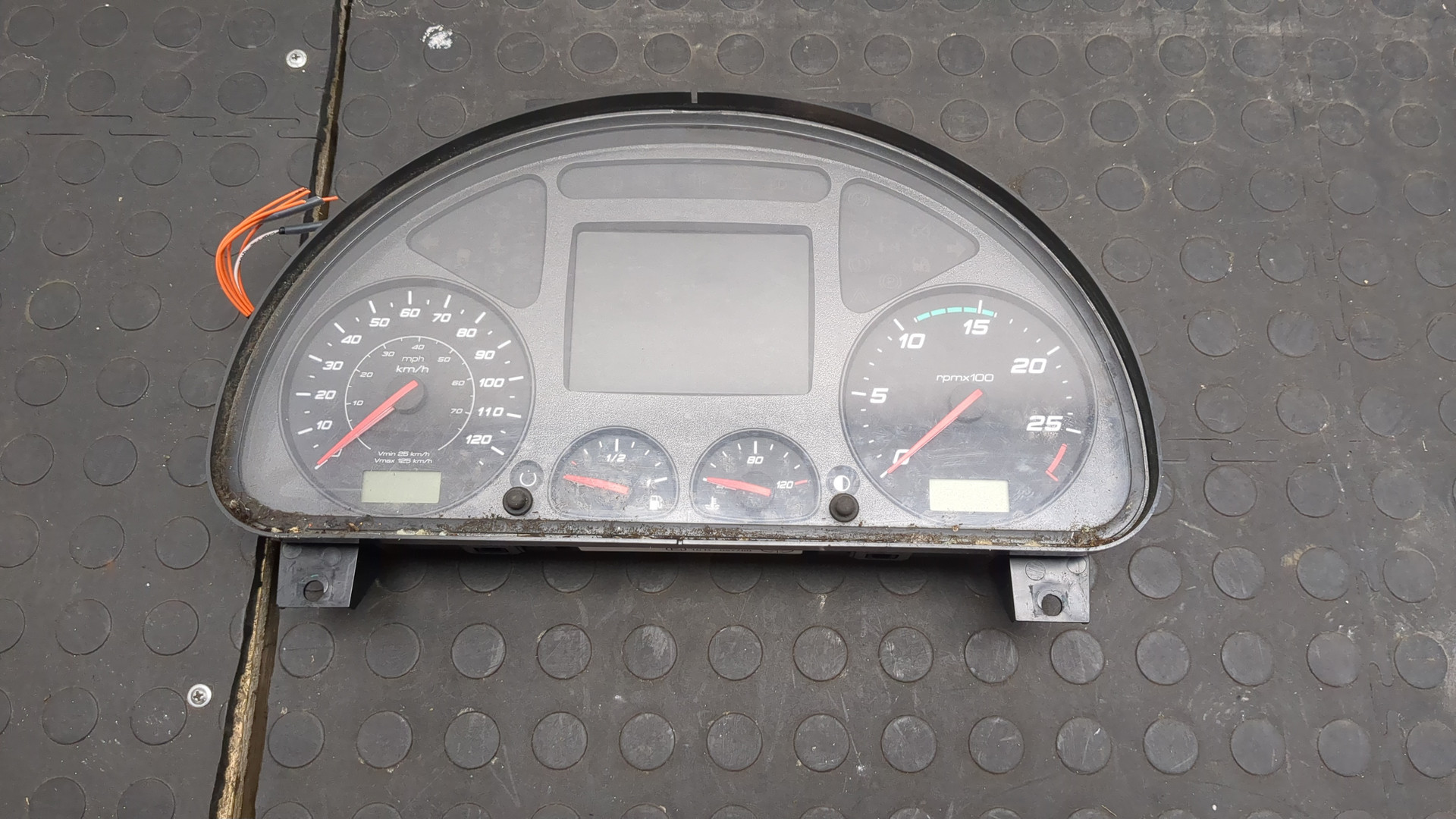 Панель приборов