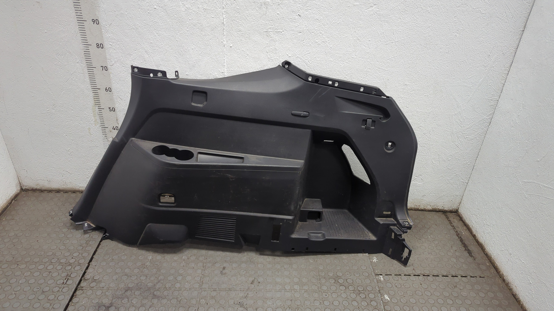 Обшивка багажника