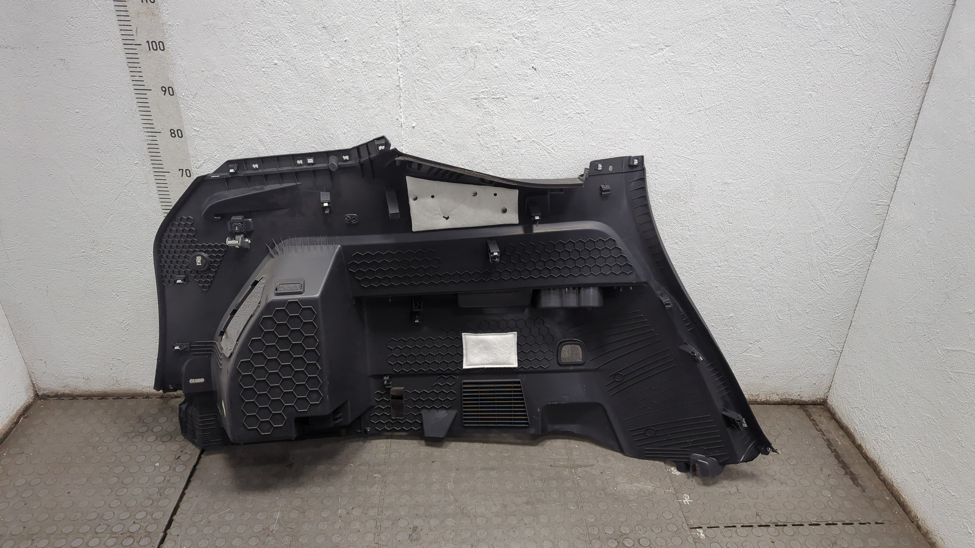 Обшивка багажника