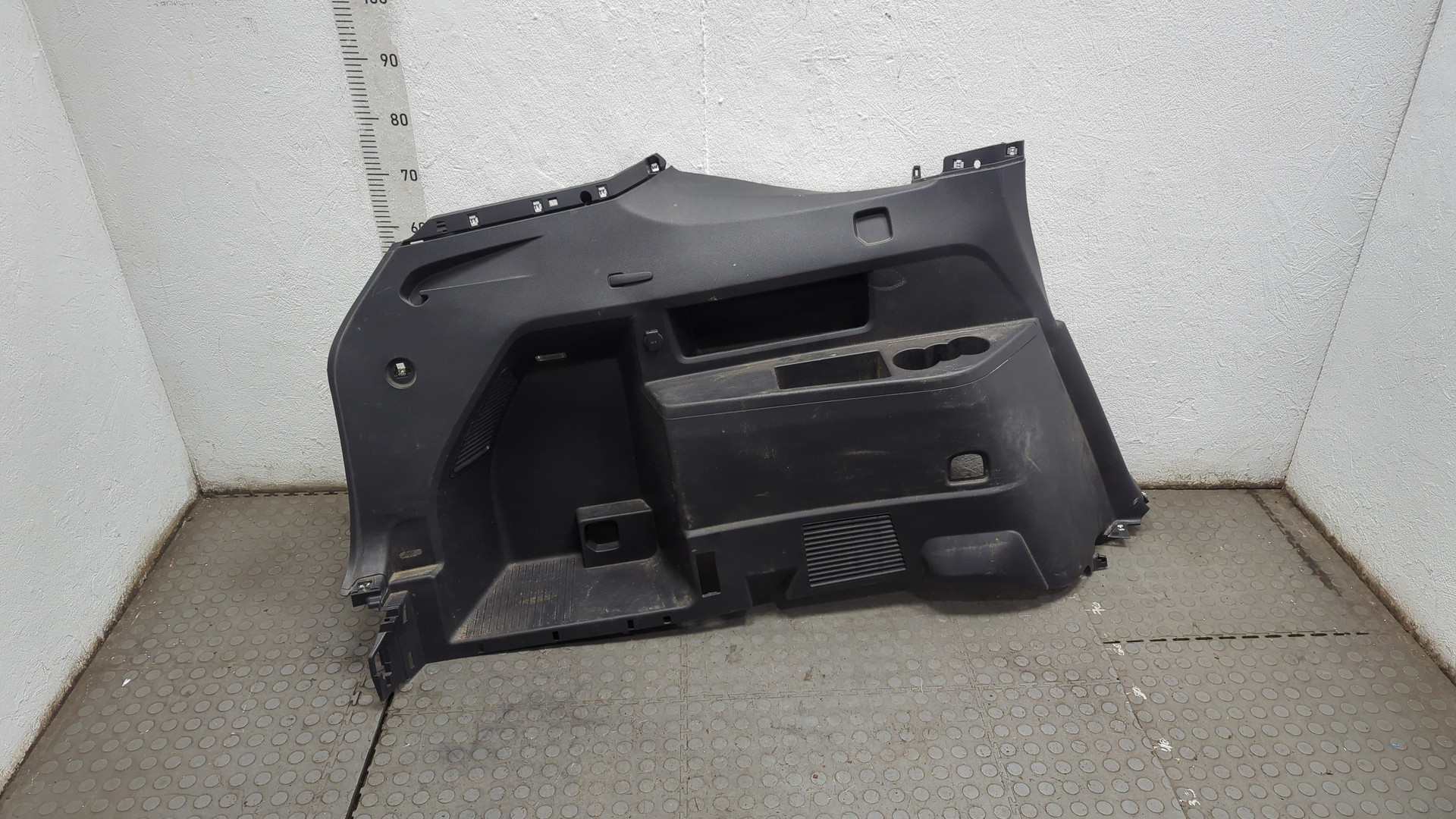 Обшивка багажника