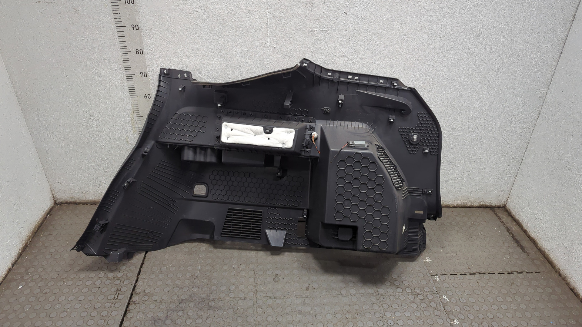 Обшивка багажника