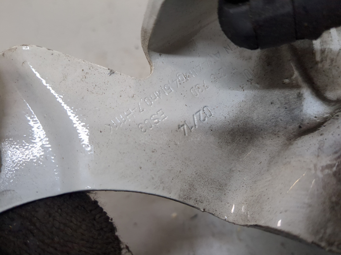 Петля капота правая