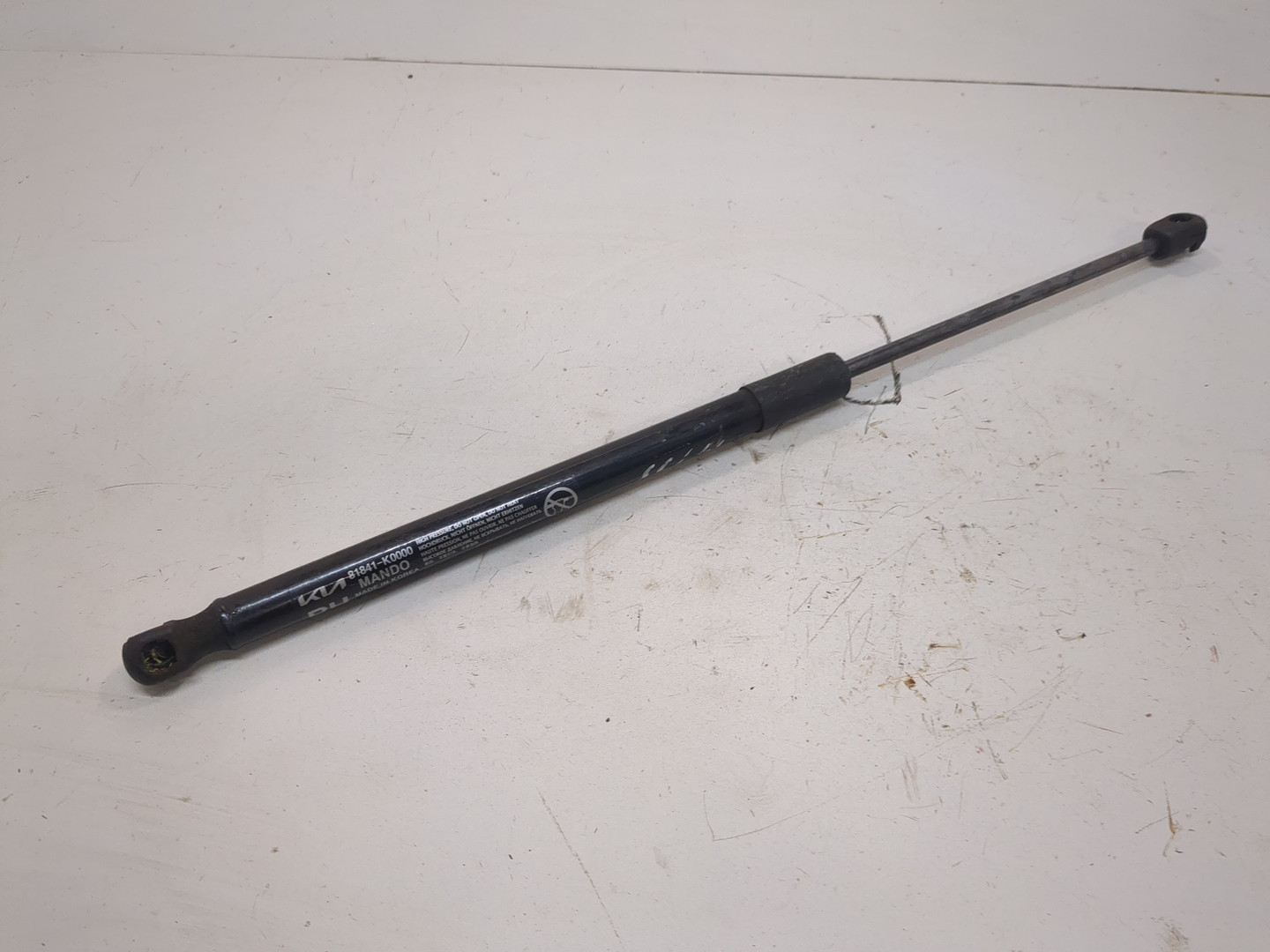 Амортизатор крышки багажника