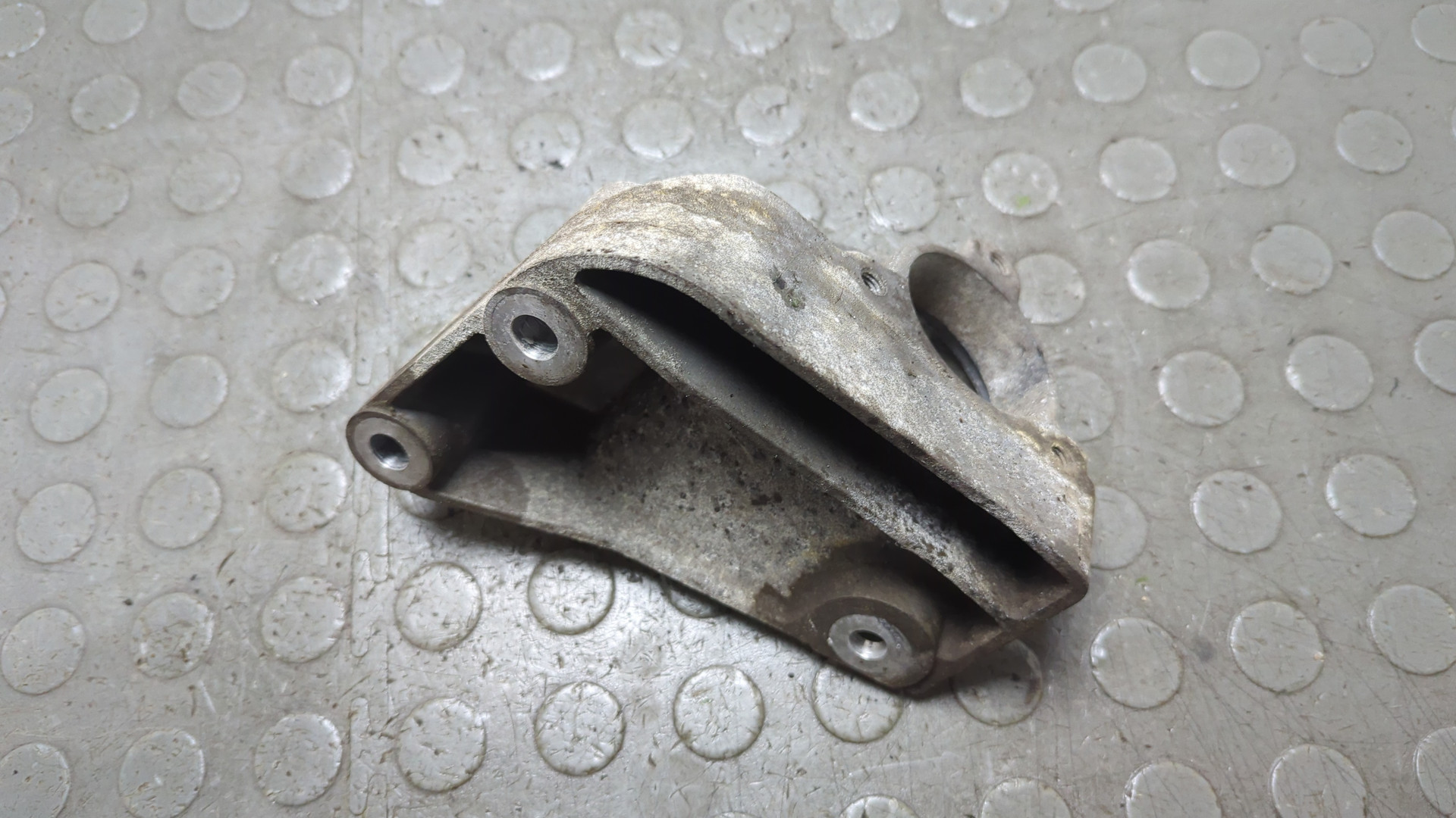 Кронштейн (п.з.к.)