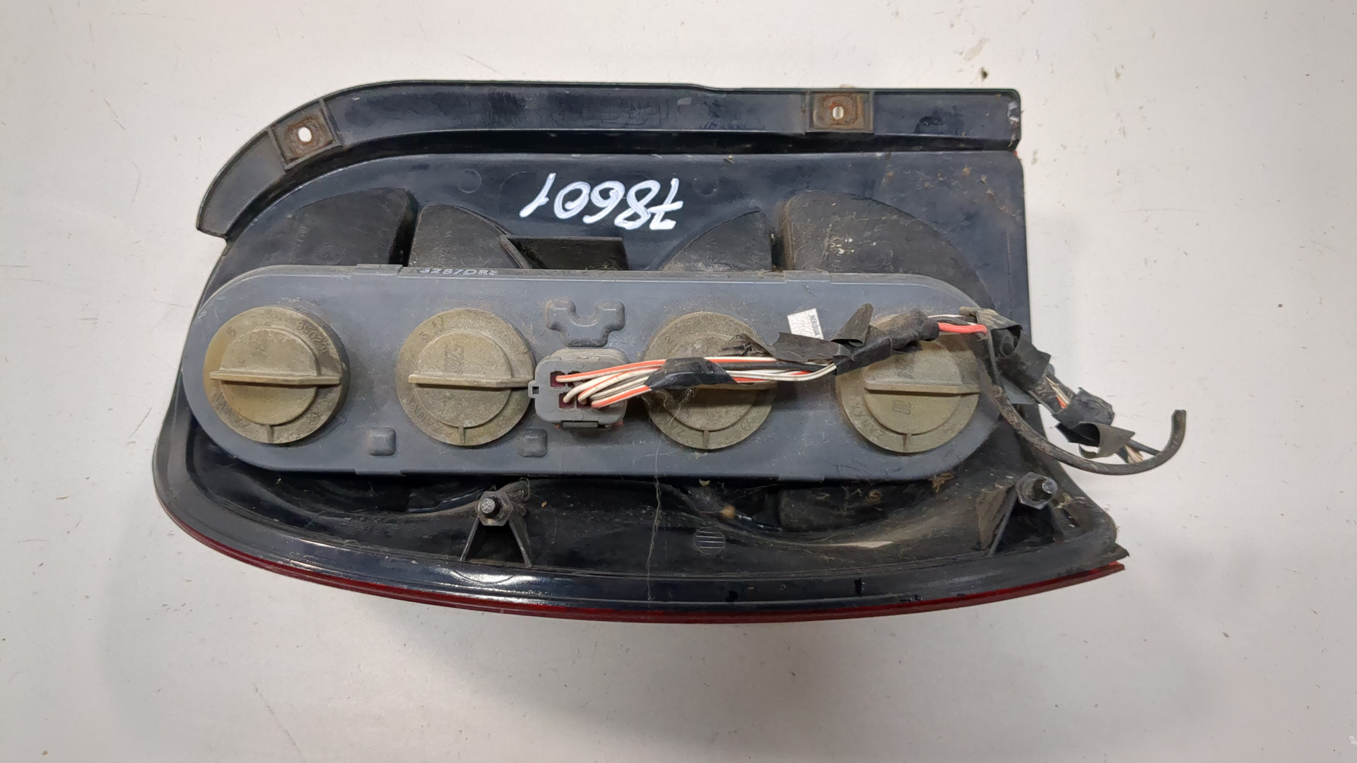 Фонарь задний правый