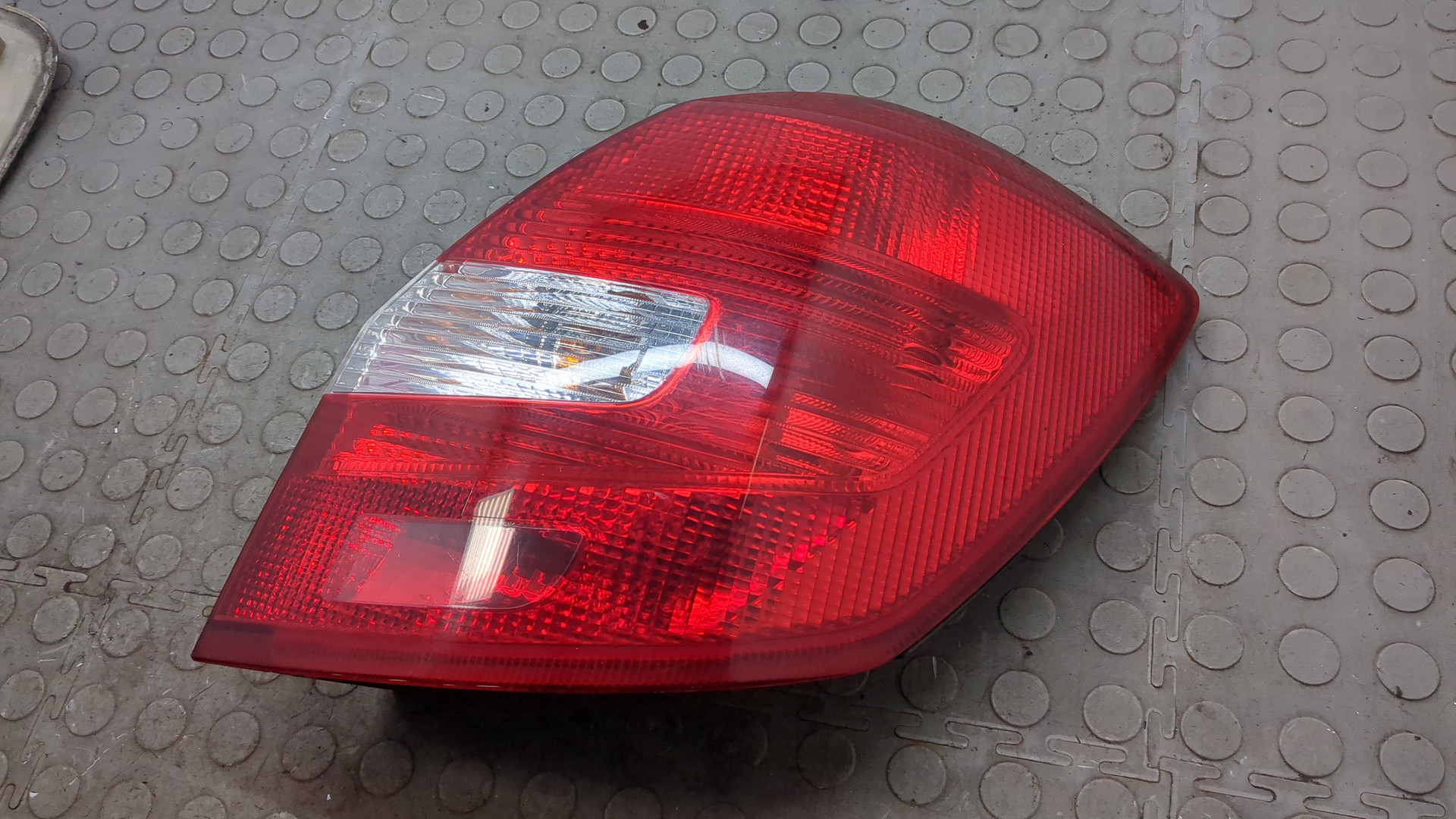 Фонарь задний правый