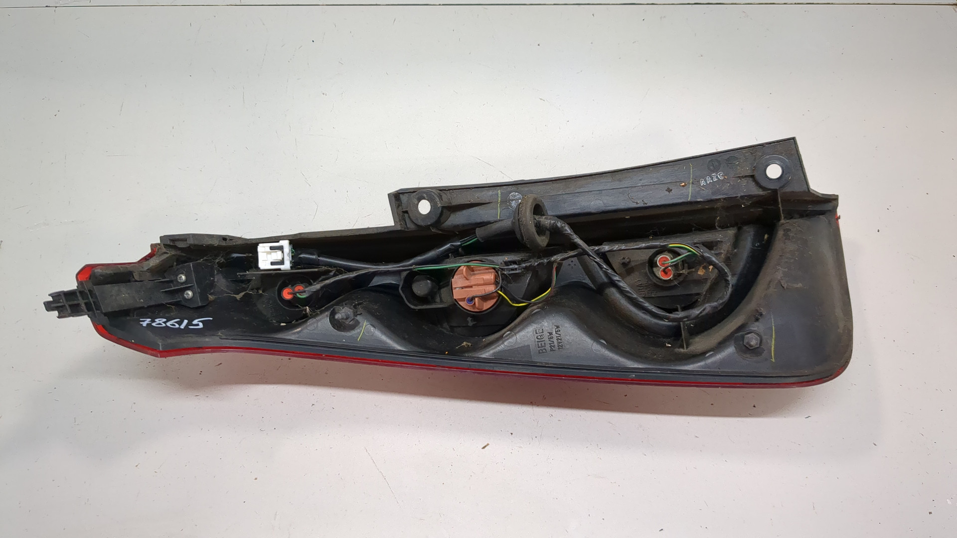 Фонарь задний правый