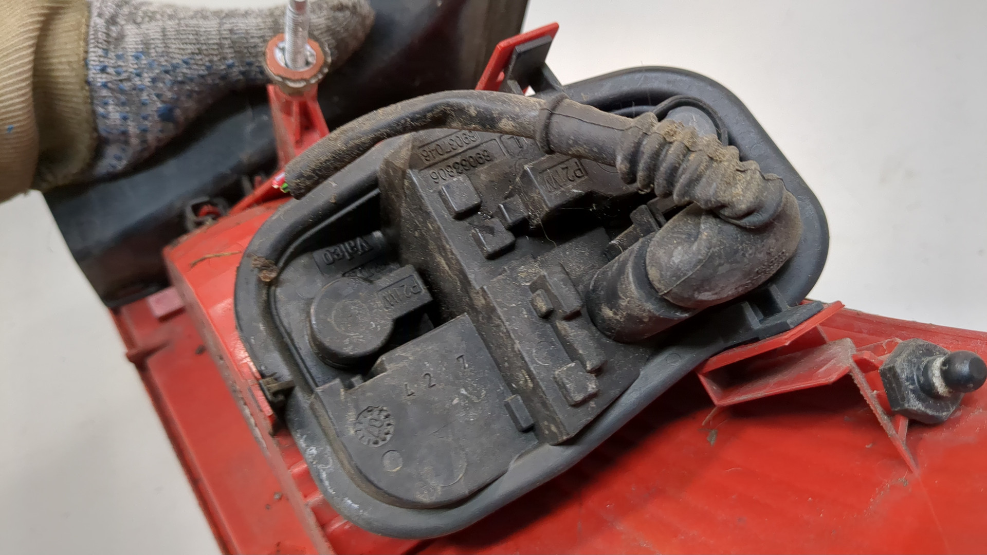 Фонарь задний левый