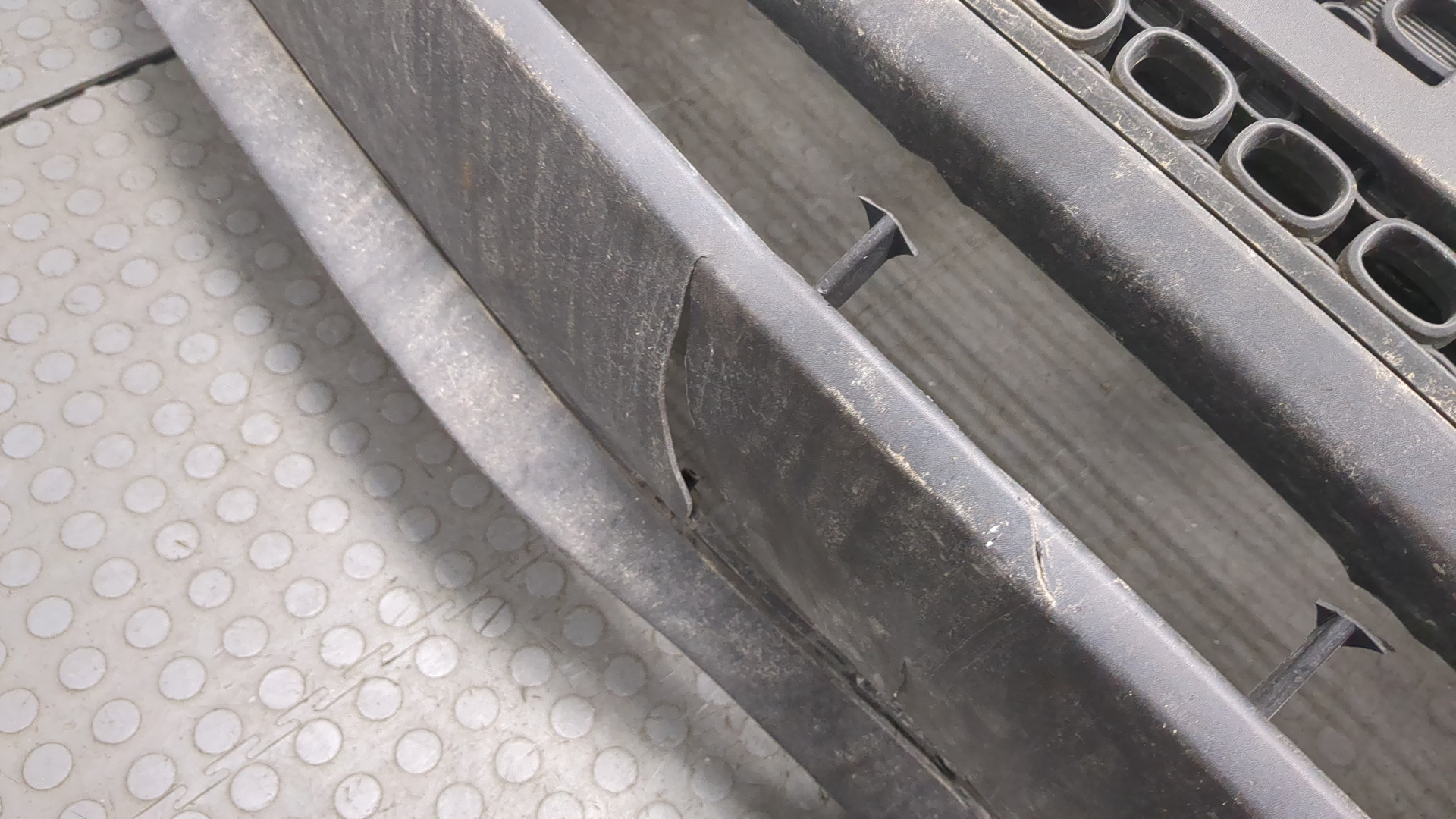 Бампер передний