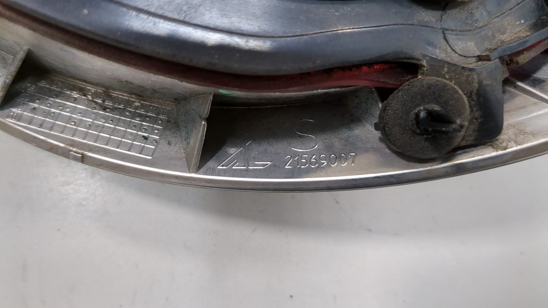 Фонарь задний левый