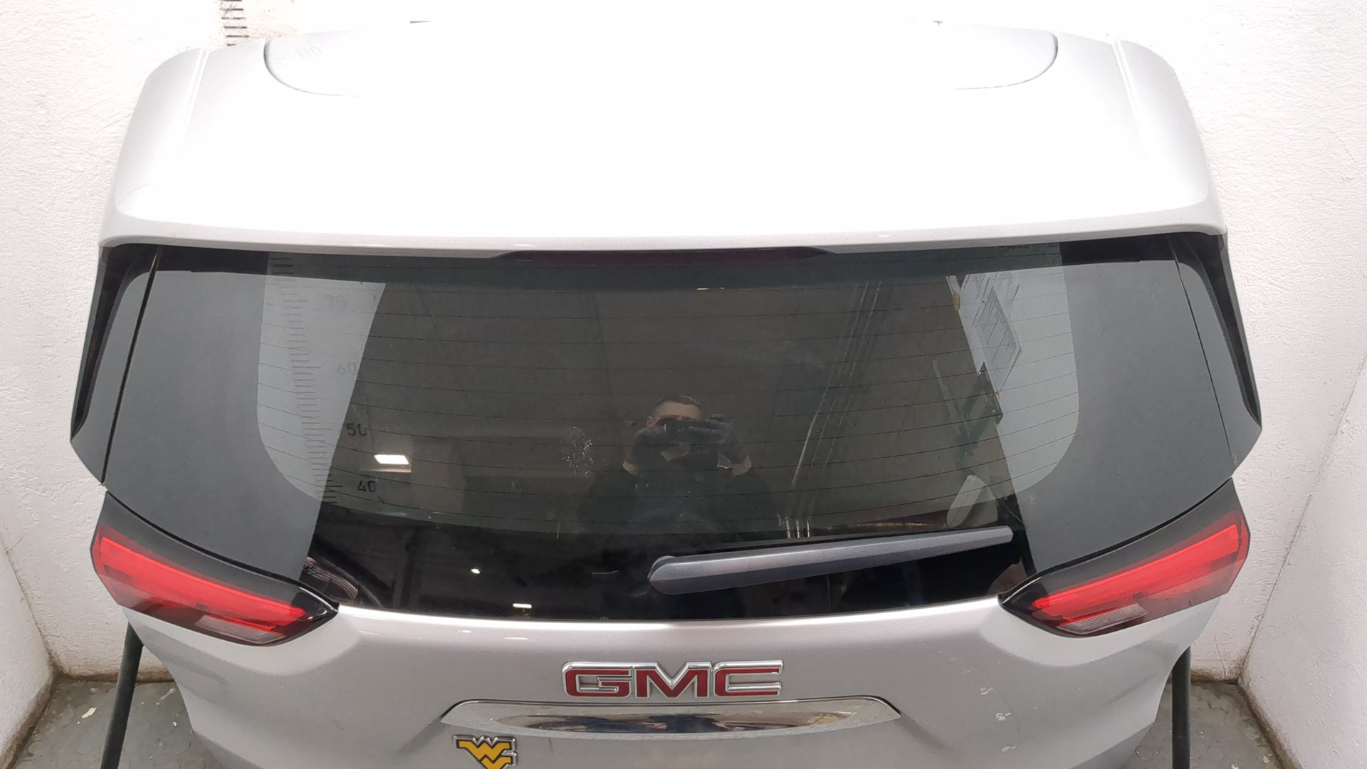 Дверь багажника