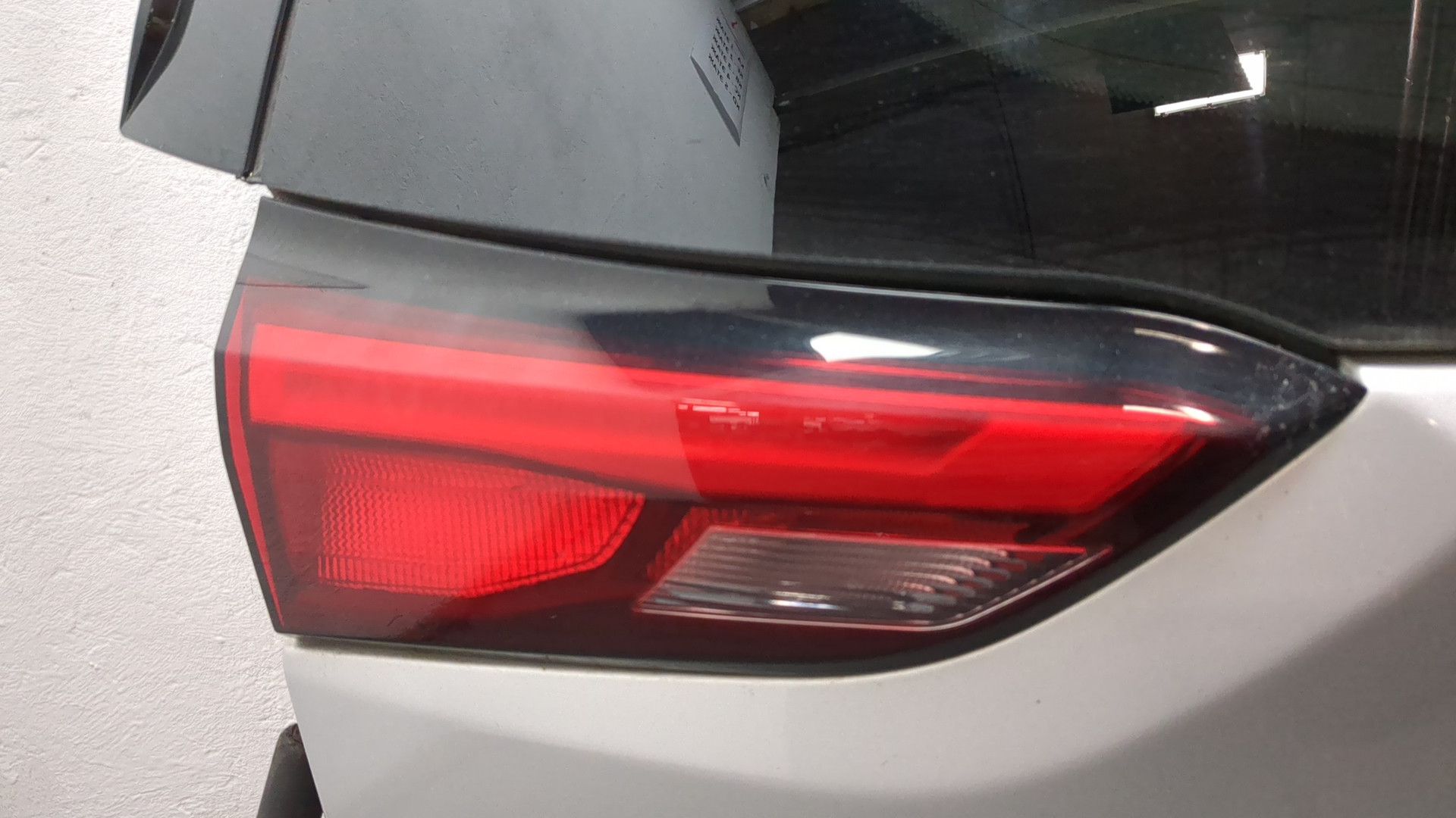 Дверь багажника