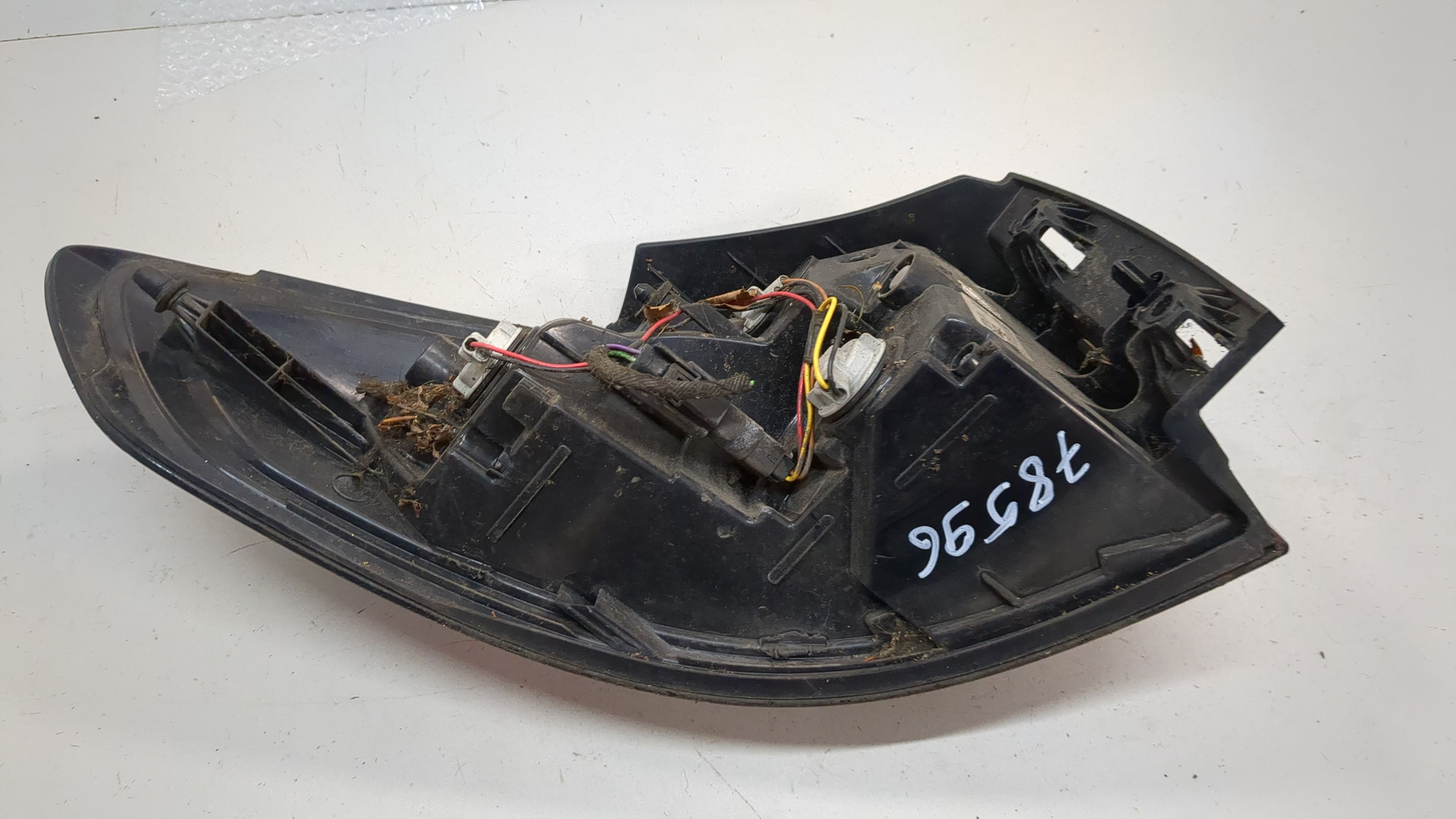 Фонарь задний правый