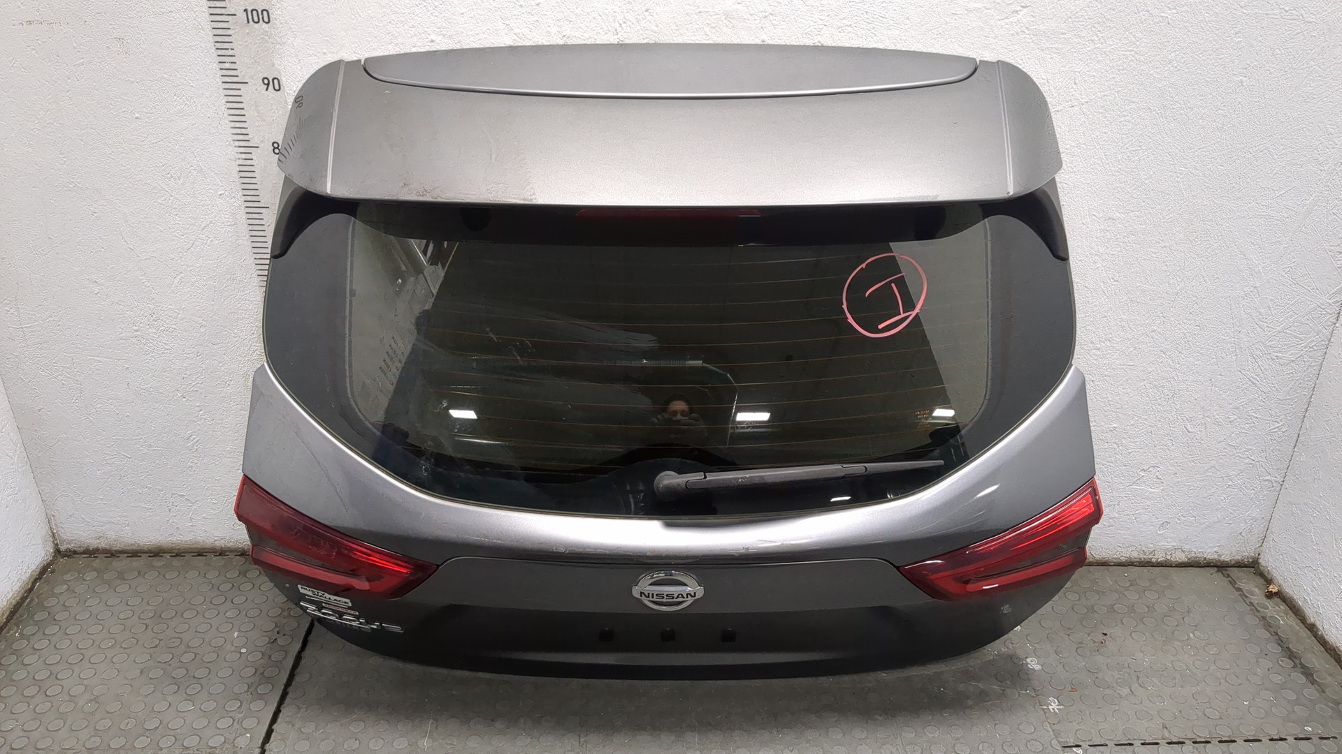 Дверь багажника