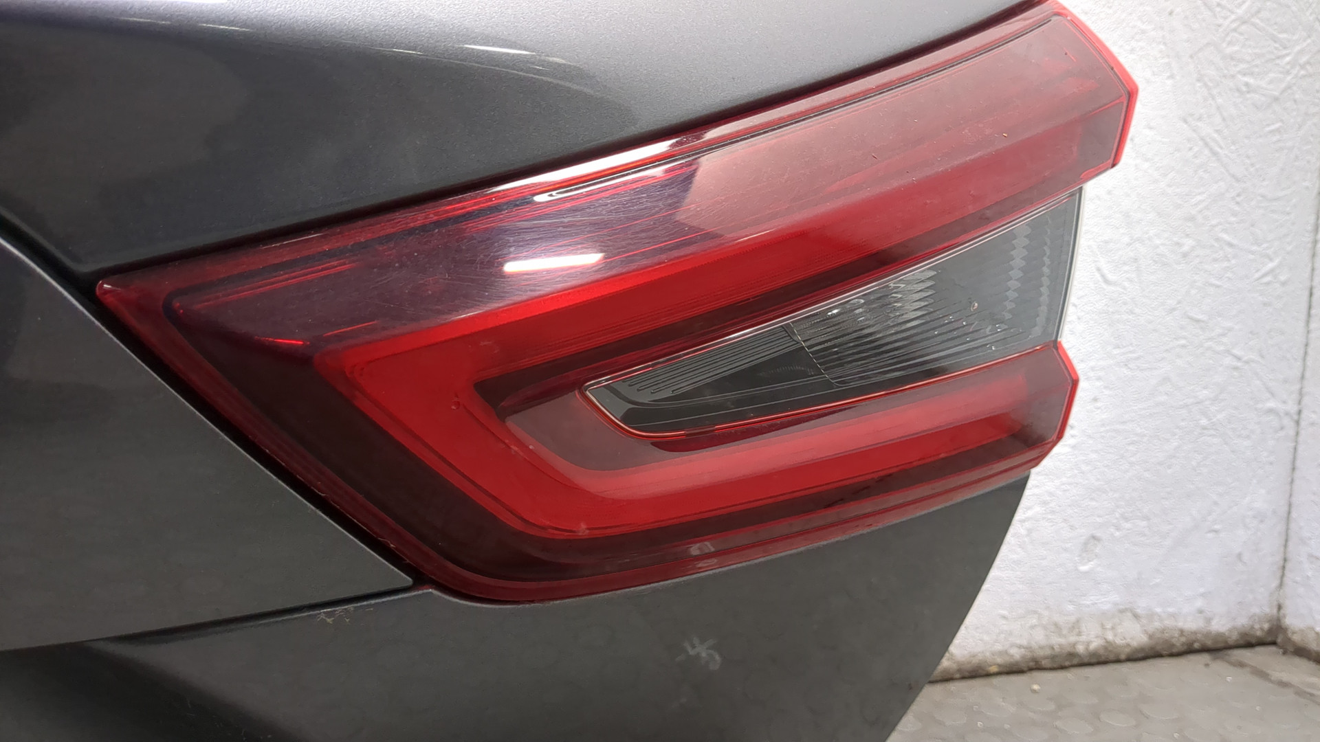 Дверь багажника