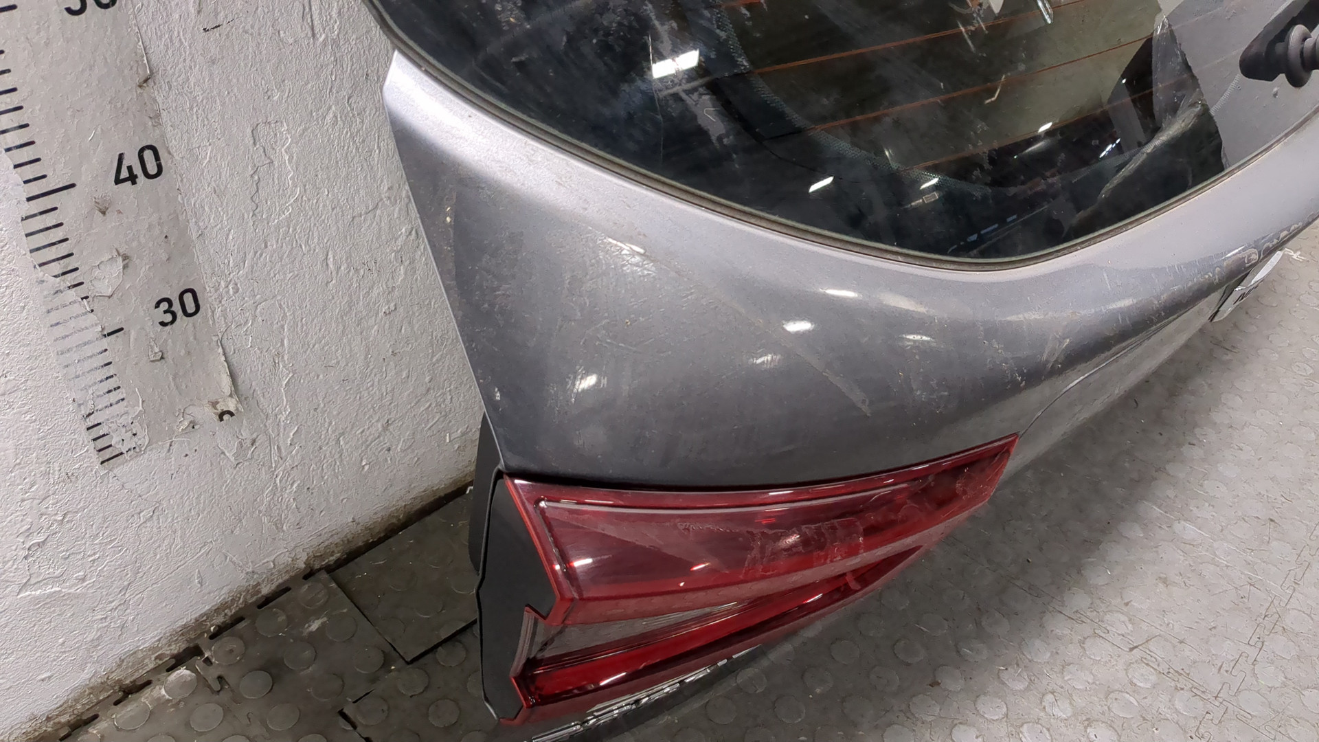 Дверь багажника